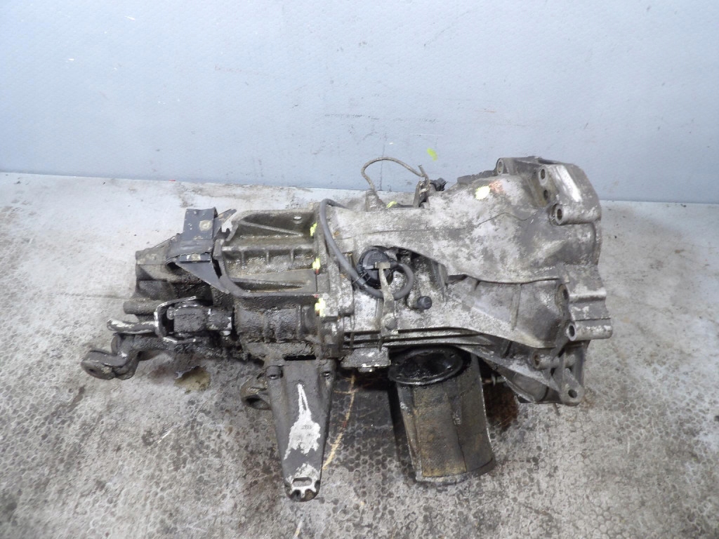 AUDI 100 2.3B CAMBIO manuale ATR