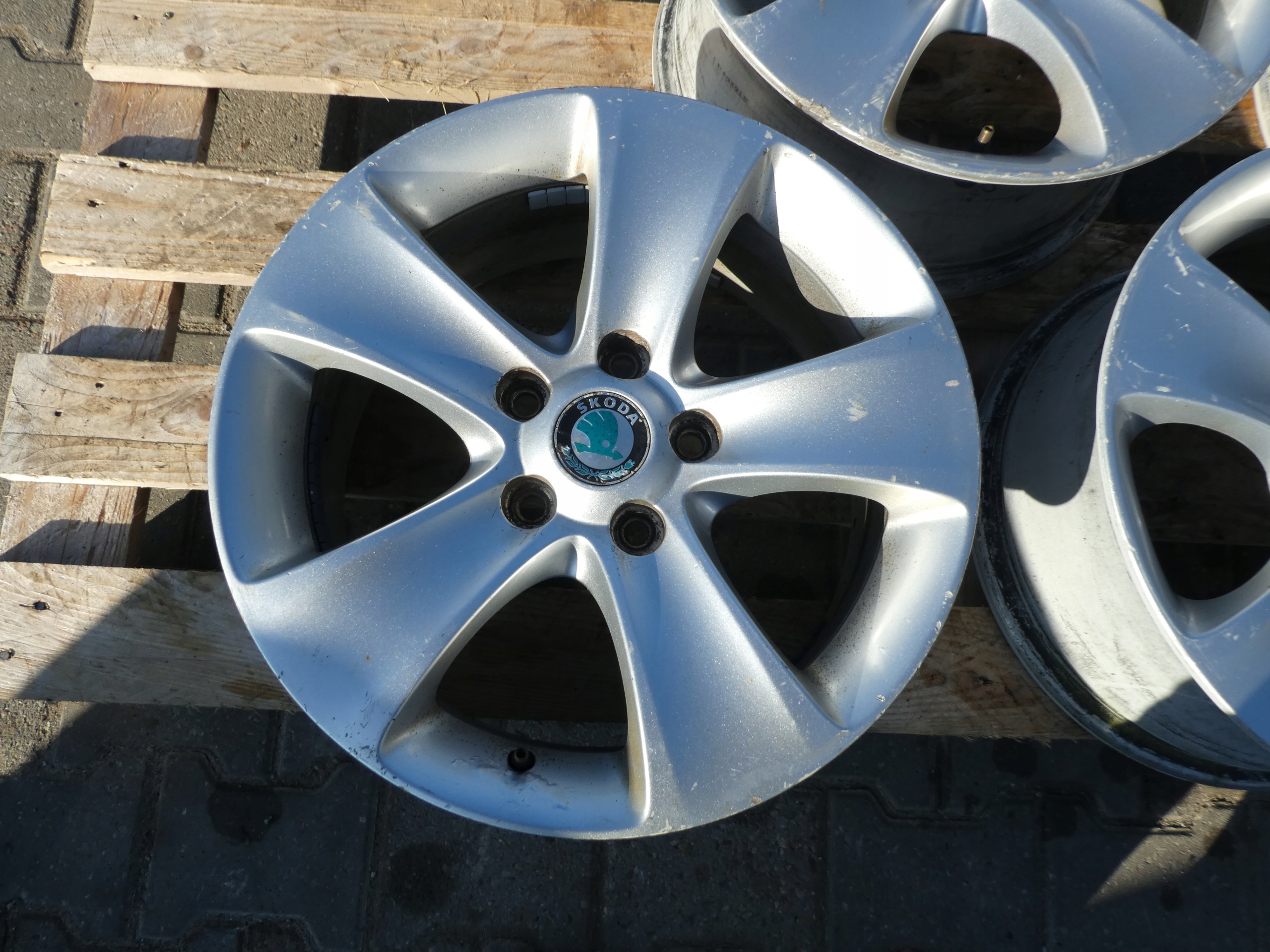 4X discs aluminium disc 3T0601025N SKODA 5X112