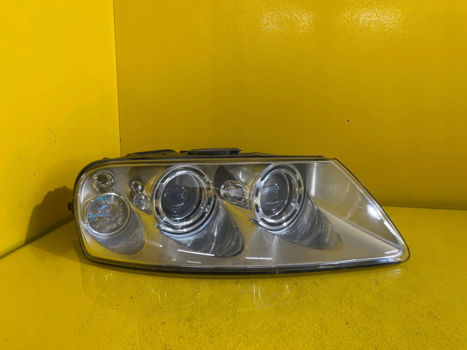 LIGHT RIGHT VW TOUAREG AND 02-10 XENON