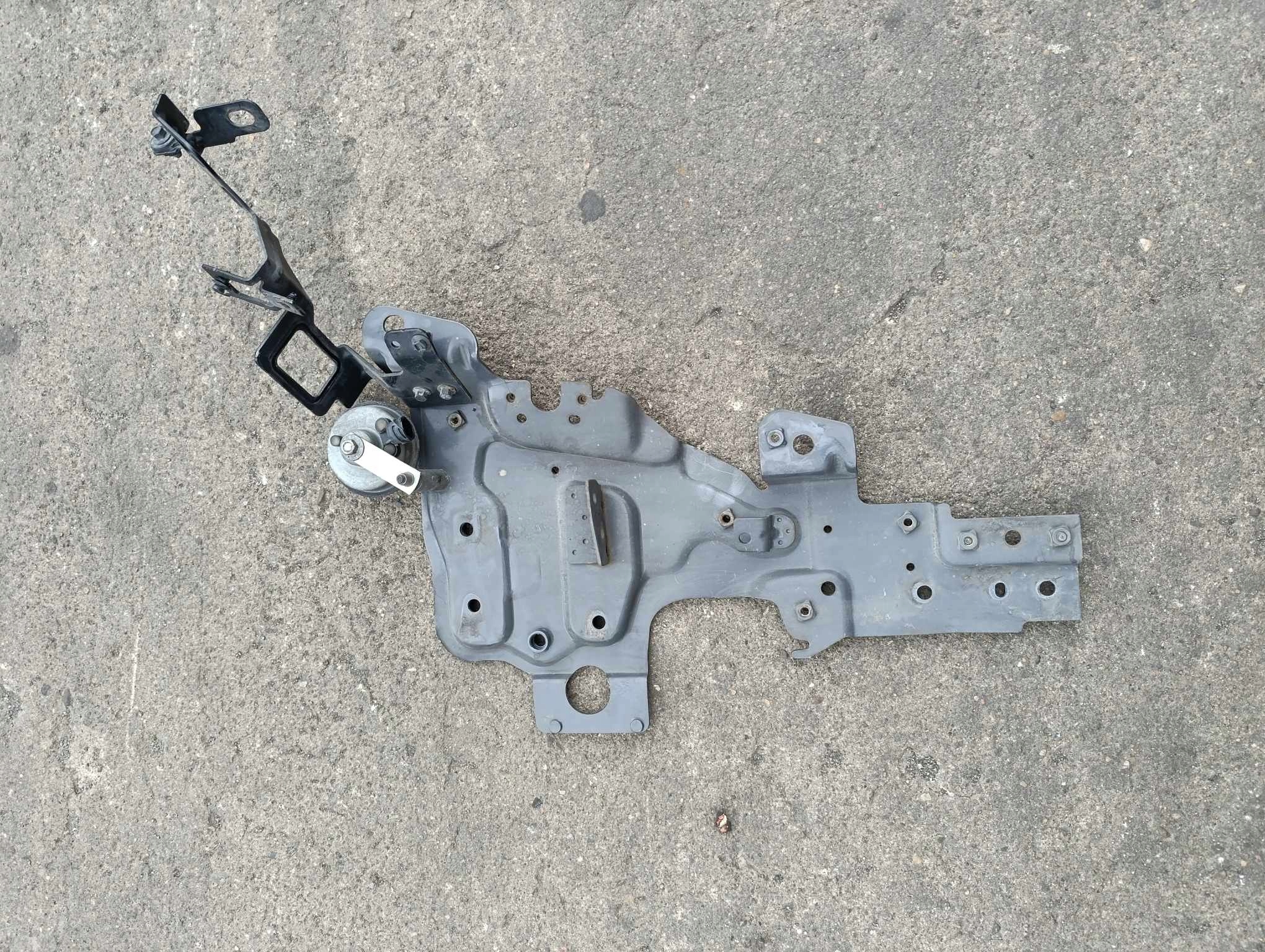 PRAWE MOCOWANIE LAMPY BLACHA VOLVO FH4 84228541