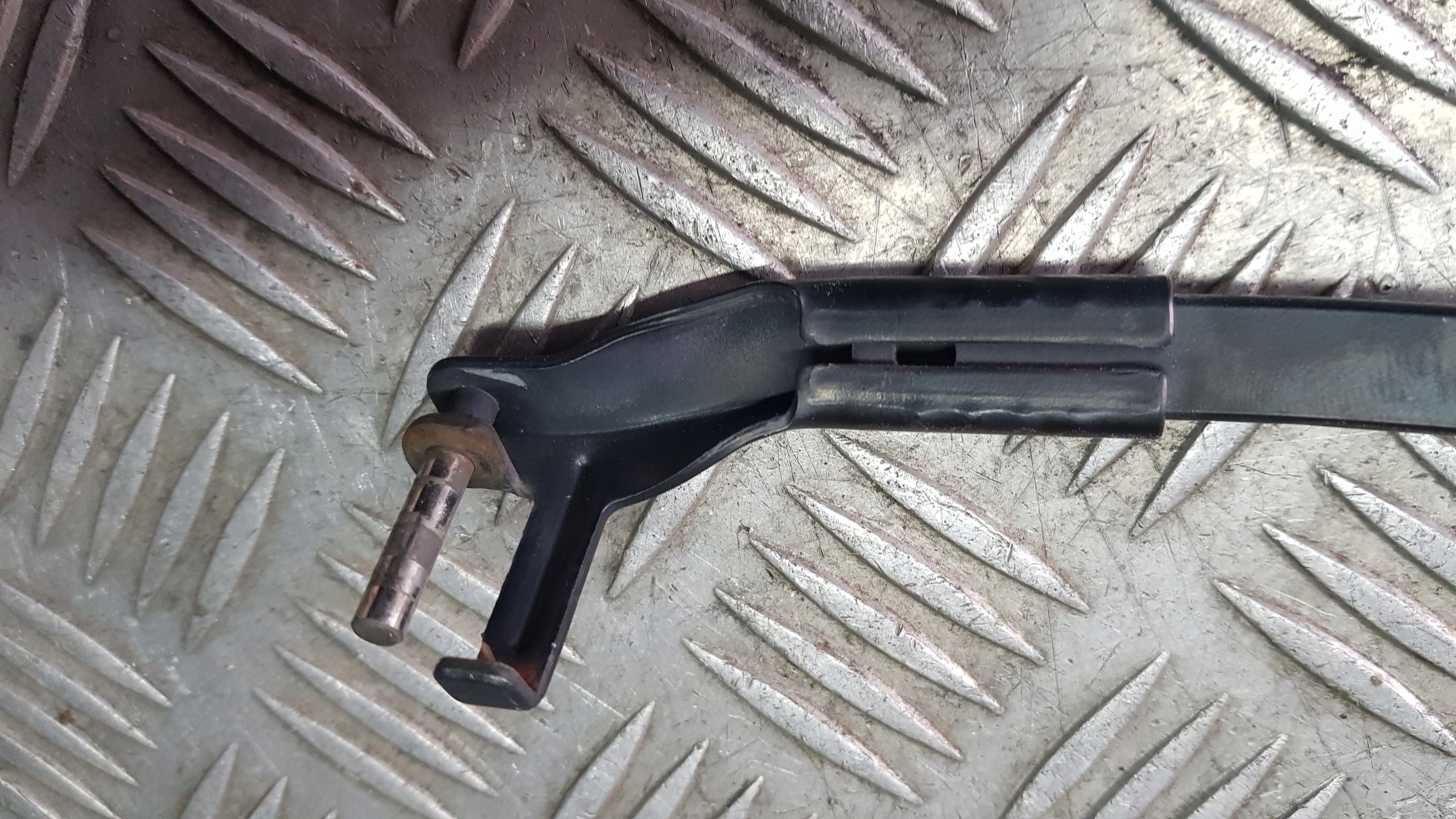 MERCEDES W204 wiper arm left 3392125811