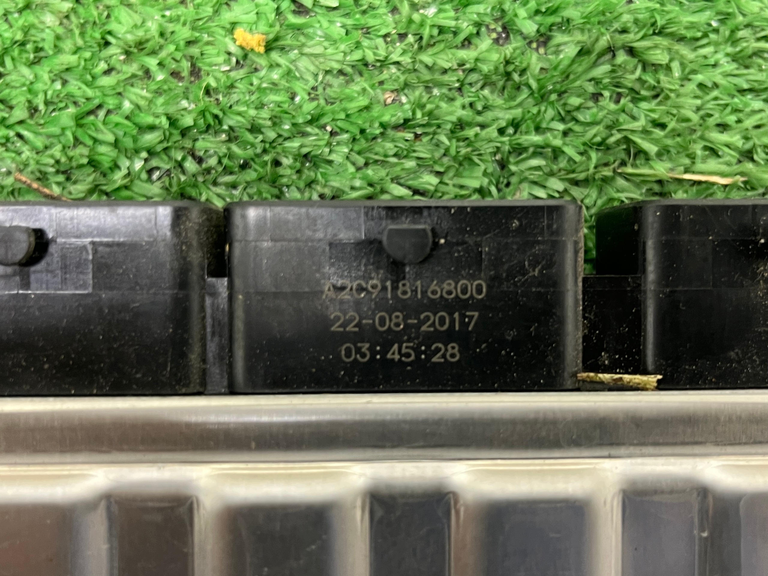 computer of the engine control unit NISSAN MICRA K14 237105FF0B