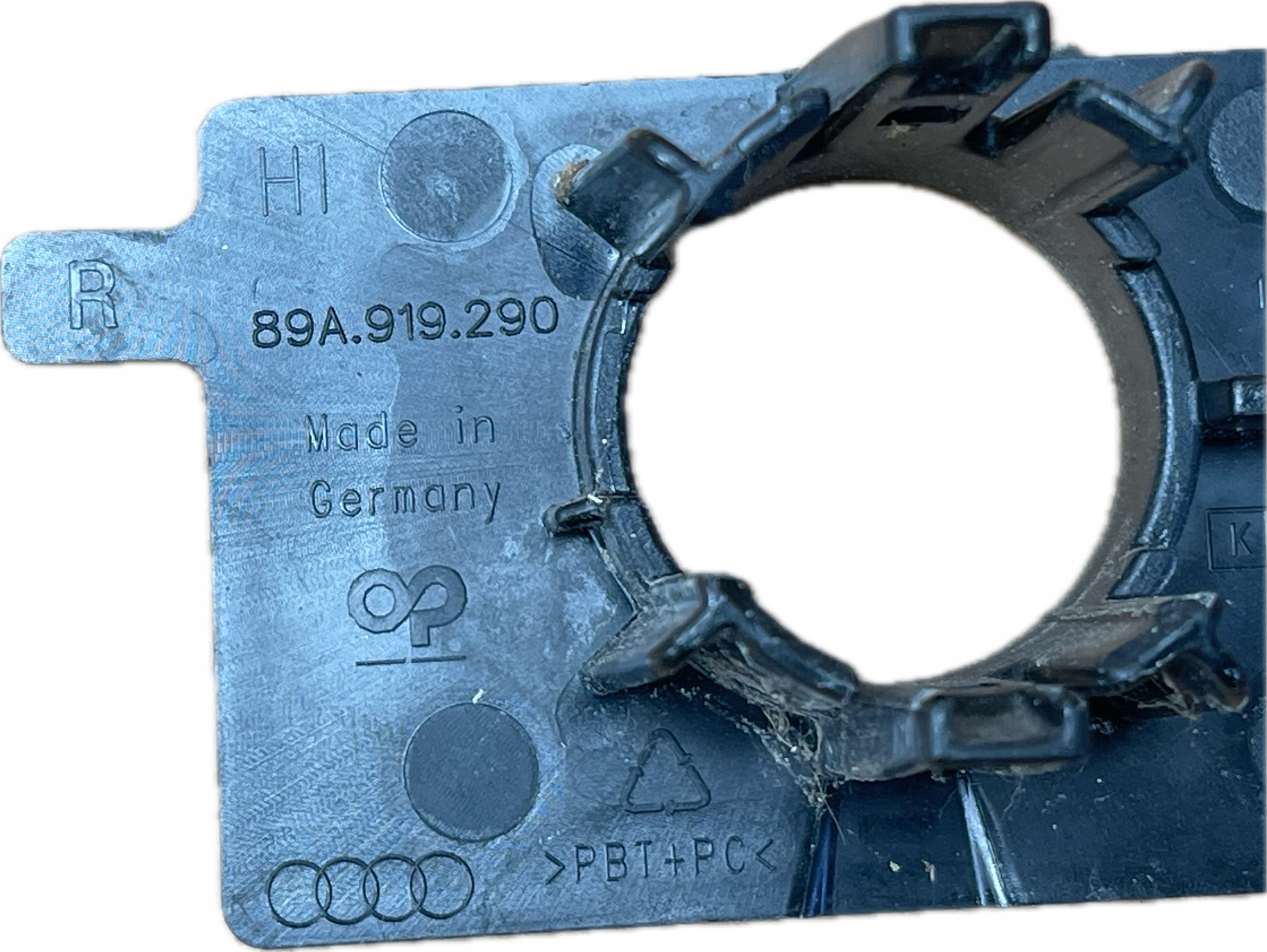 K105 AUDI E-TRON Support plaque KOSZYKI Couvre PDC Arrière 89A807527A