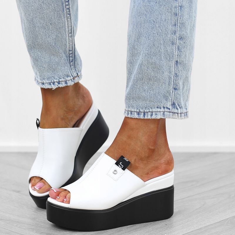 Białe klapki damskie na koturnie lekkie wygodne sandały EK05 r.39 Rozmiar 39