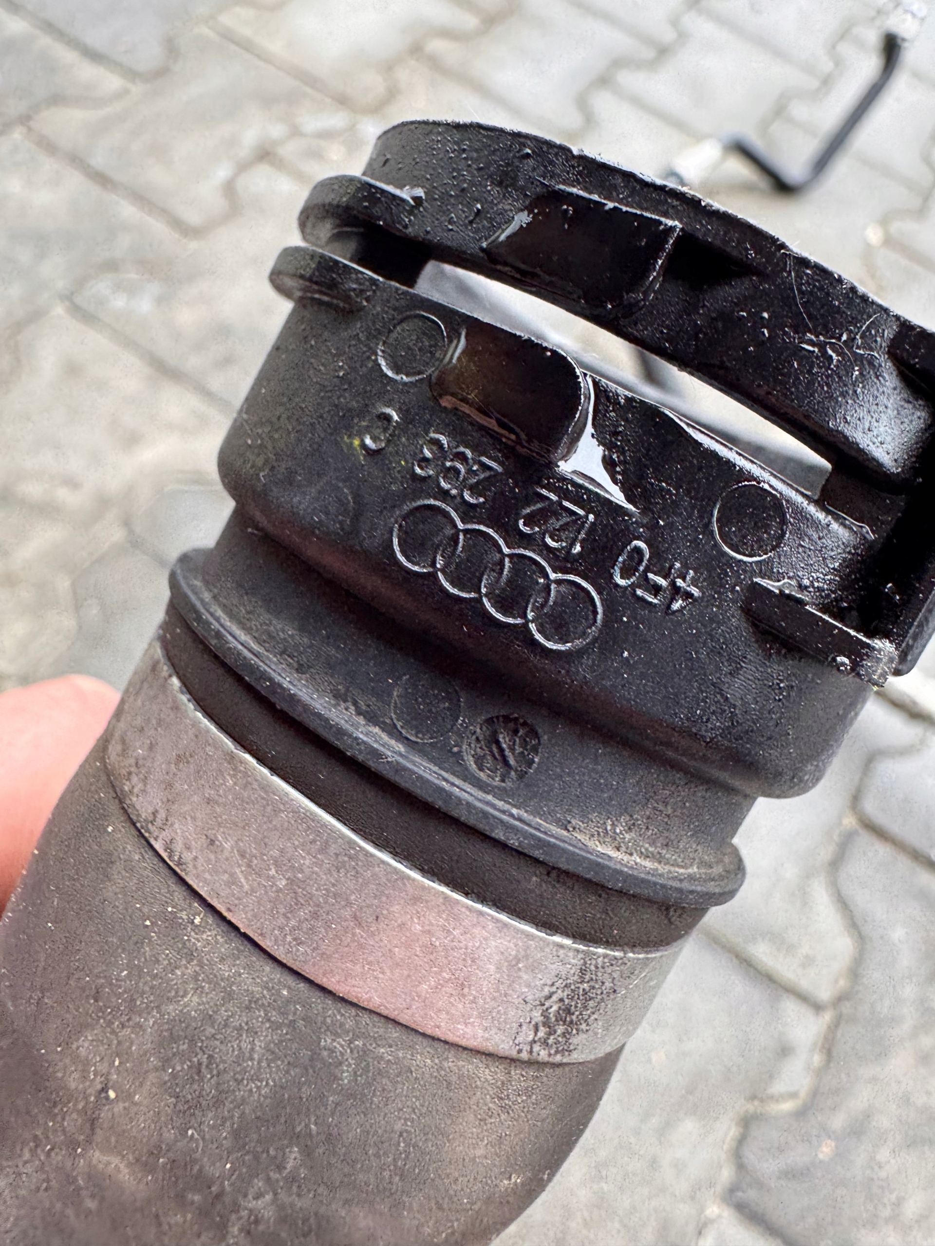 cijev prijenos vode AUDI A4 A5 A6 4F0122293C benzin