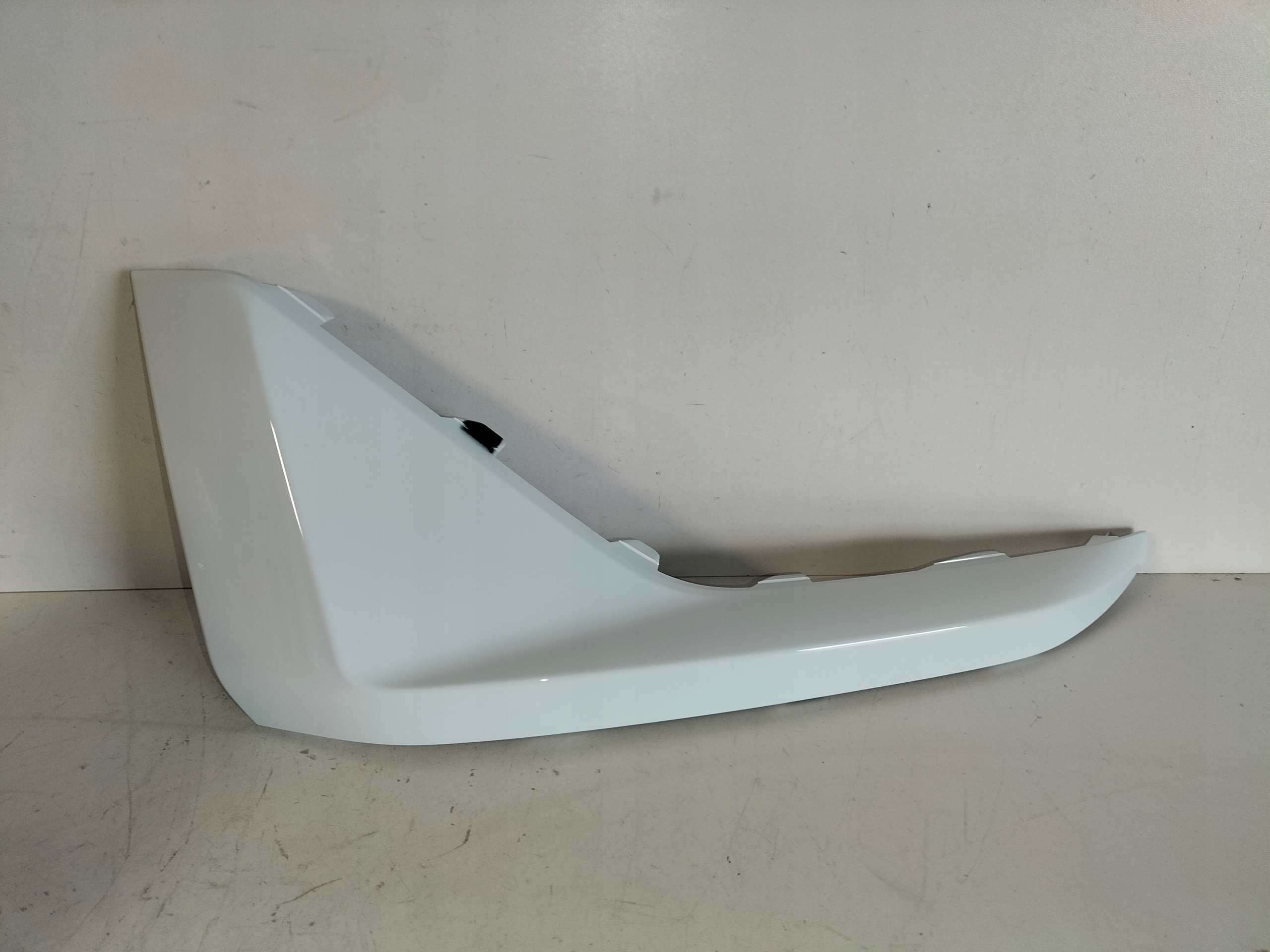 moulding cap of a bumper front left KIA EV4 25- GT-LINE