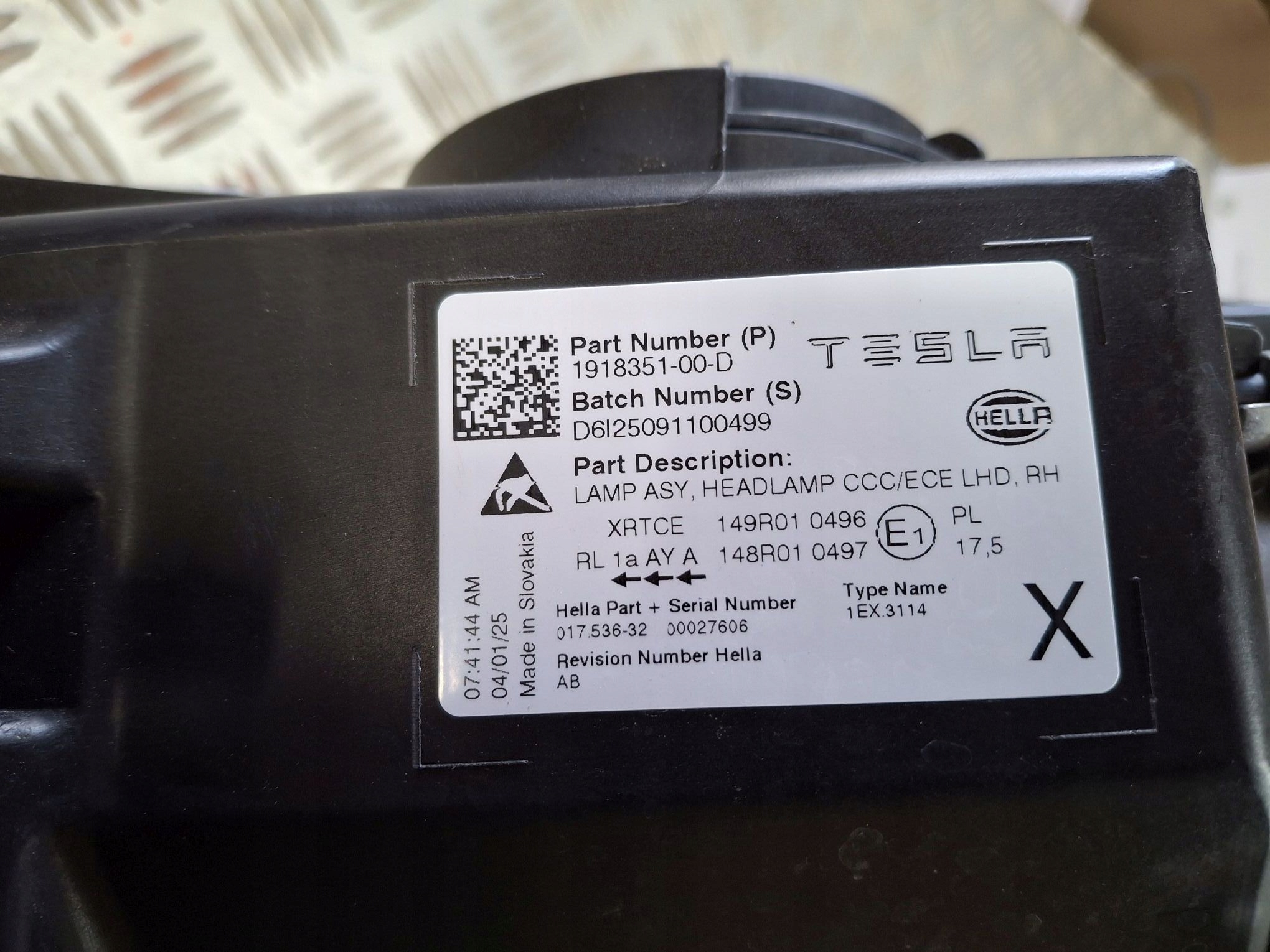light right front FULL LED TESLA Y JUNIPER 2024R->