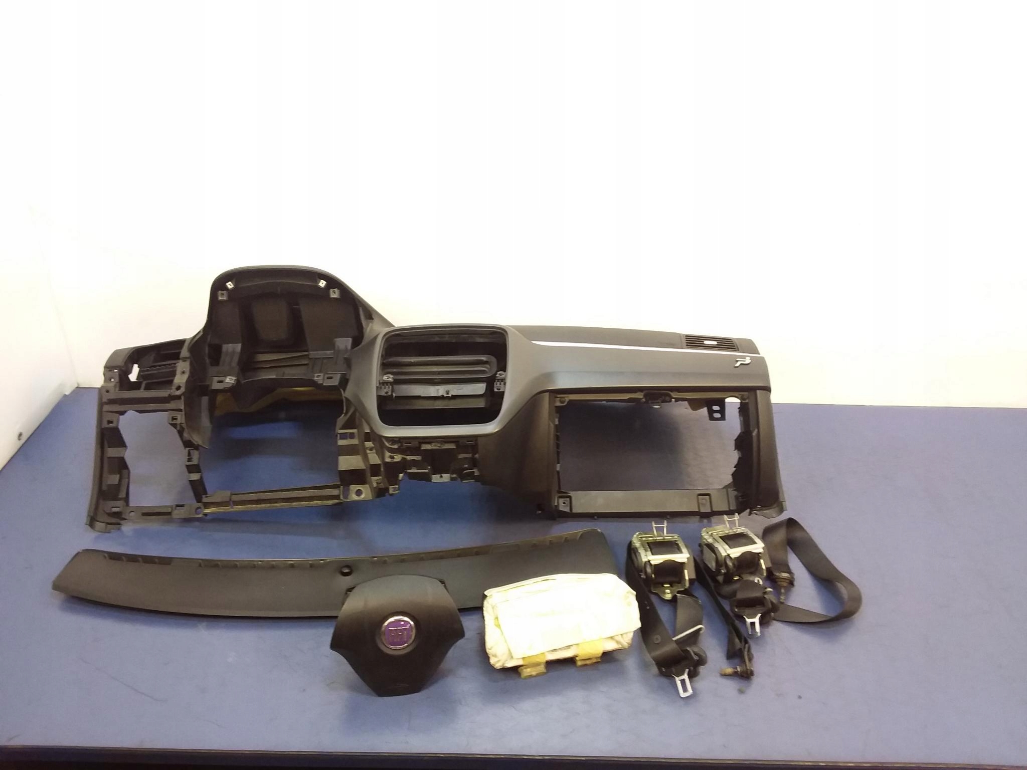 FIAT GRANDE PUNTO ПРИЛАДОВА ПАНЕЛЬ КОНСОЛЬ