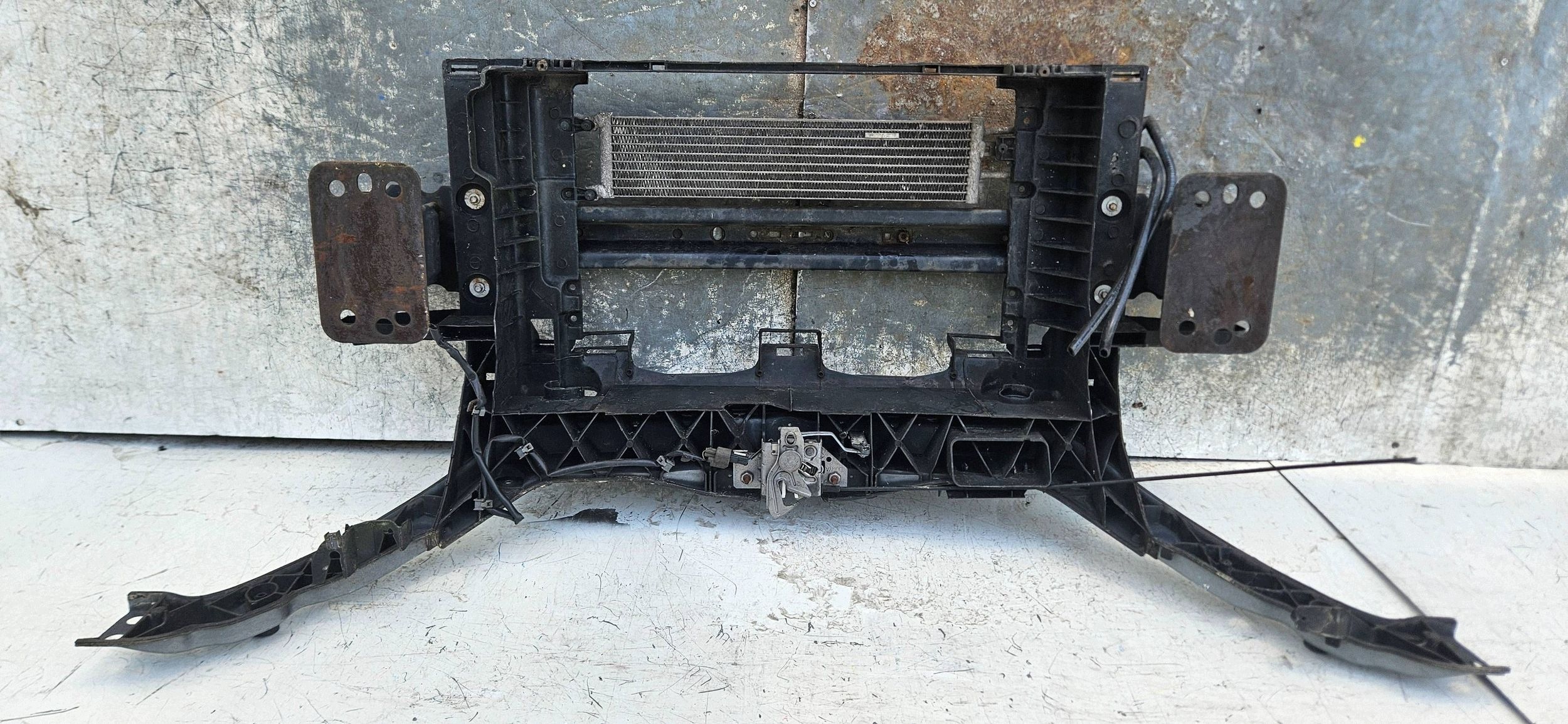 Ford Fiesta MK7 08- support panel for radiators pillar