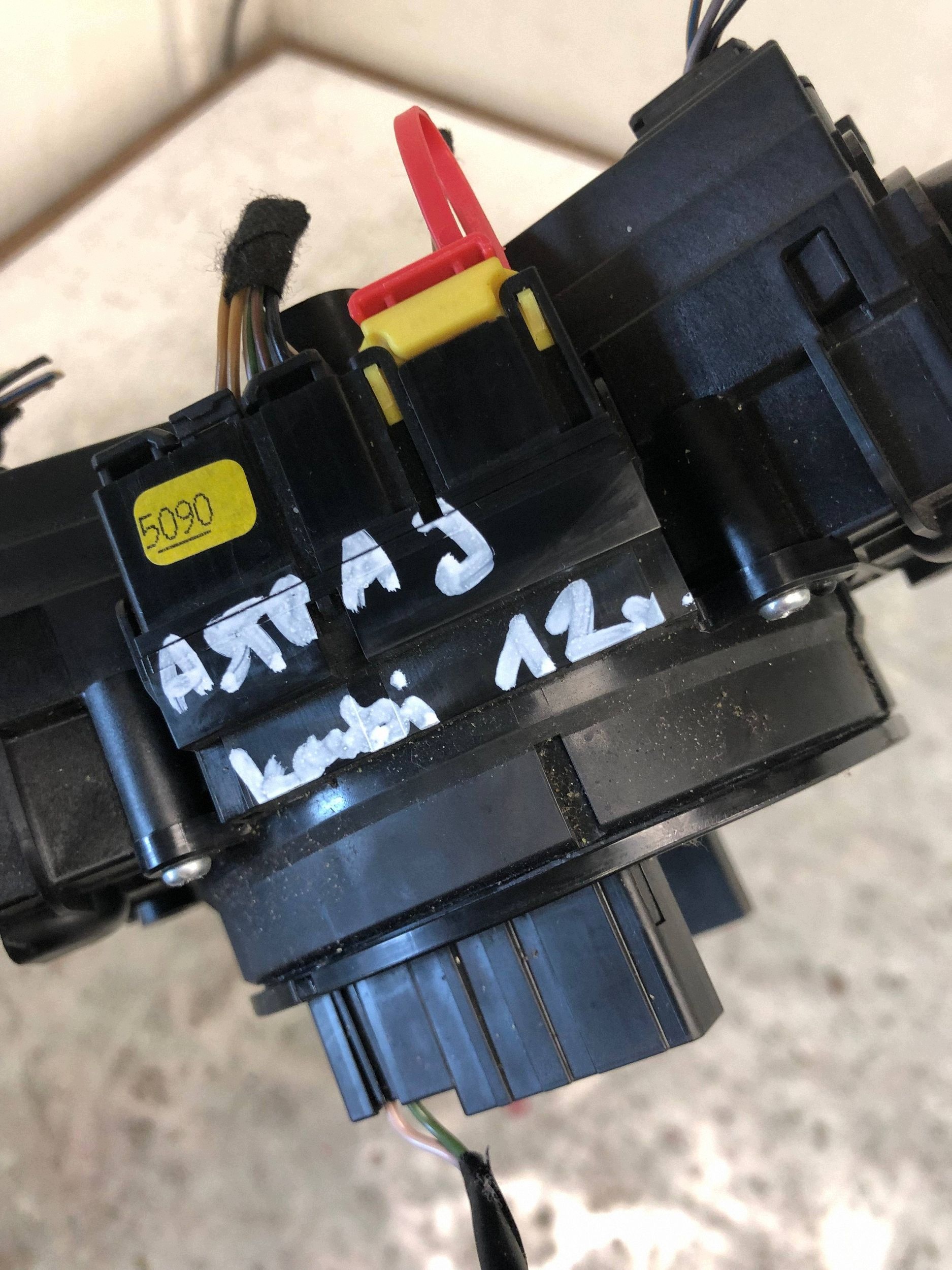 commande levier commodo sous volant OPEL ASTRA J KOMBI 13500157 20817720