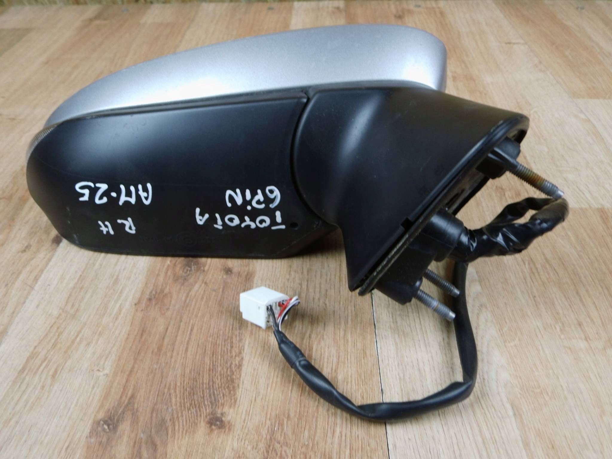 Toyota Corolla E21 2018-2022 mirror right 6 of cables (vertical)
