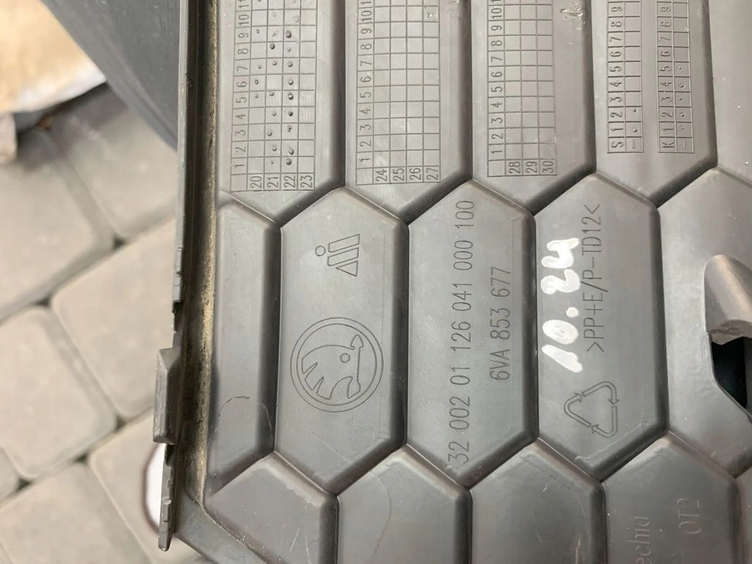 Skoda Fabia 4 IV 21r grille grid bumper front 2021 6VA853677 10.24
