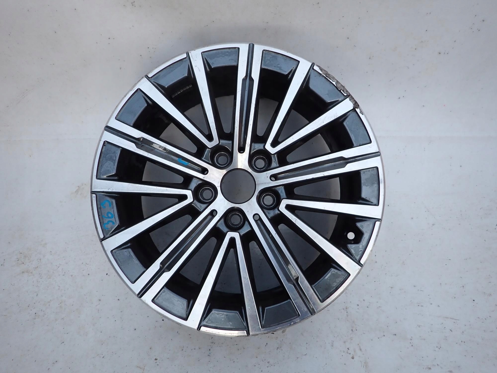 BMW U06 6891174 7Jx17H2 17" disk hliníkový