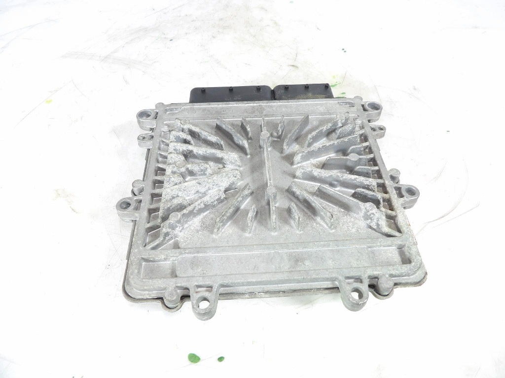 VOLVO S70 V70 III 2.4D control unit of the engine 30785100AB