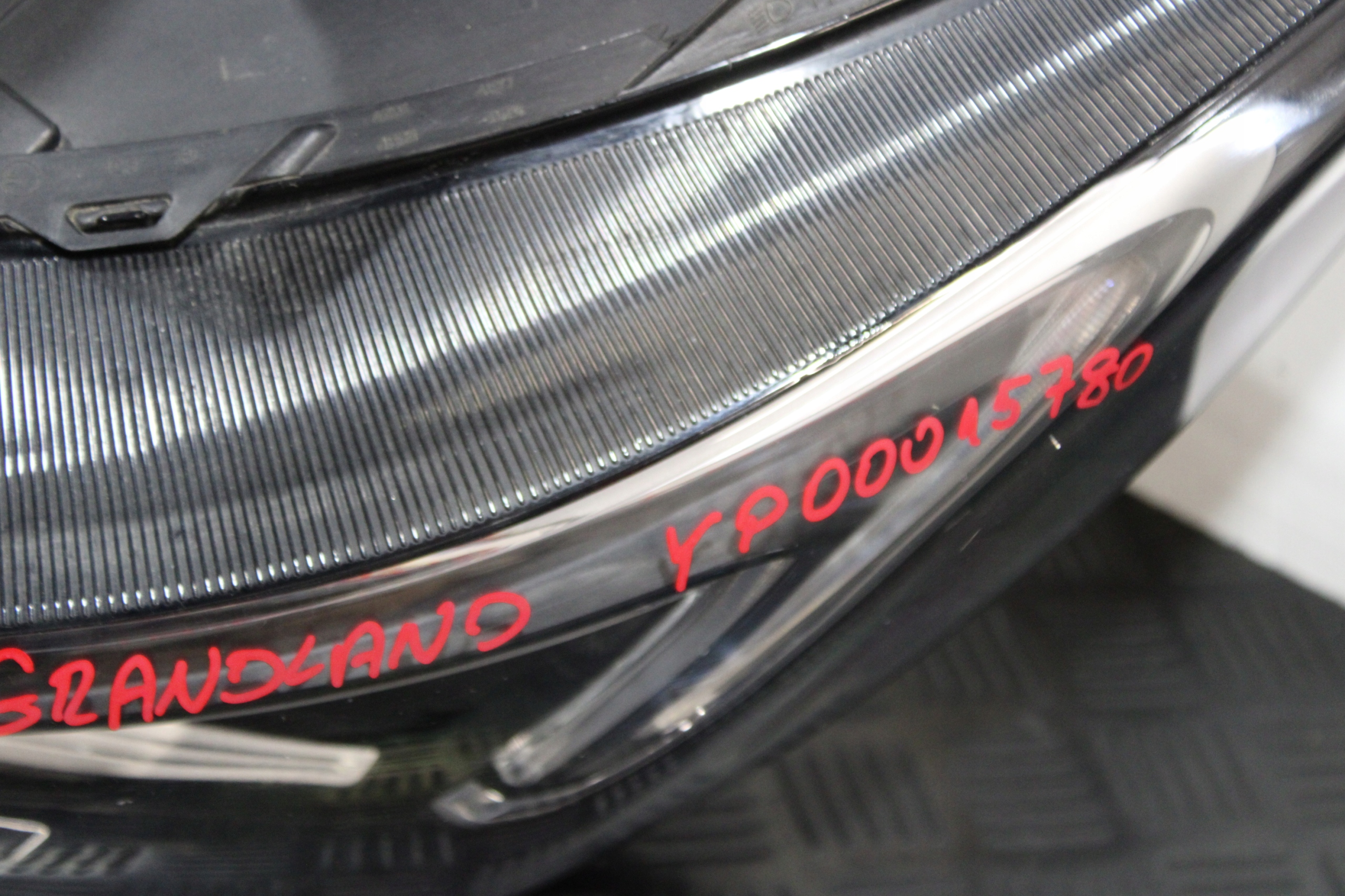 light left front front YP00015780 OPEL GRANDLAND X