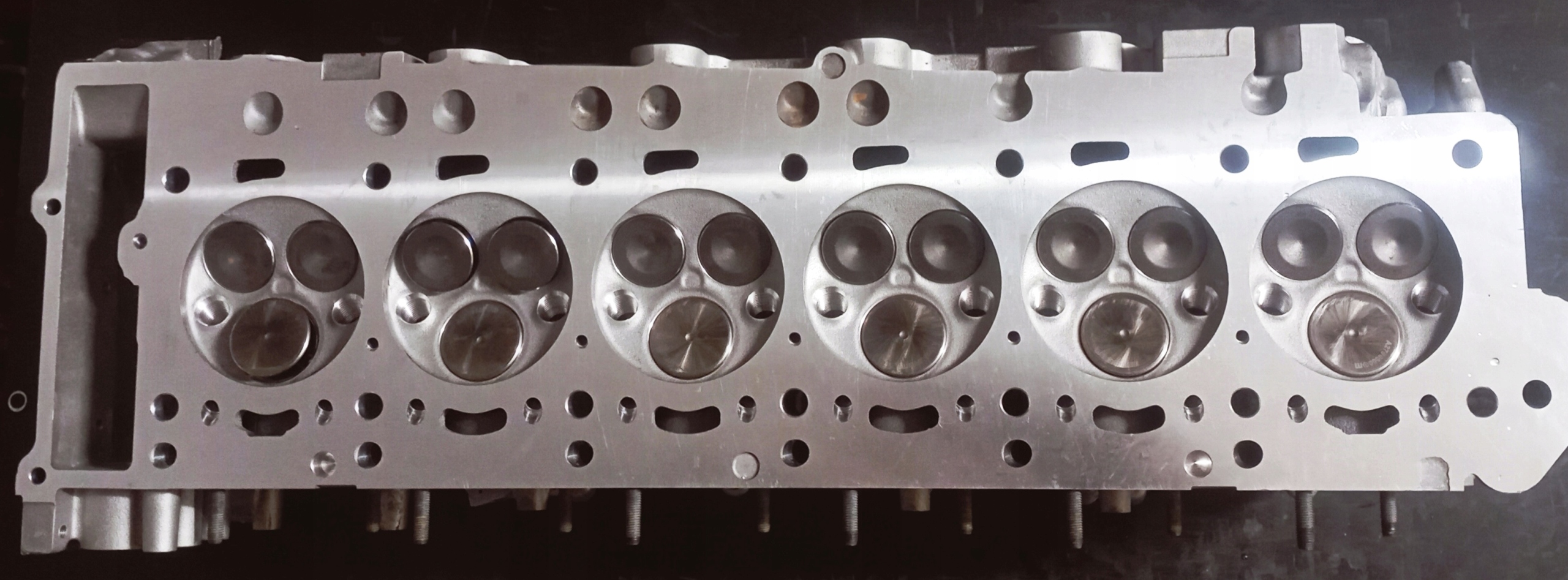 Głowica Mercedes-Benz KLASA GL (X166) GL 63 AMG W222 M277/V12 S600 Numer katalogowy części R2750165101