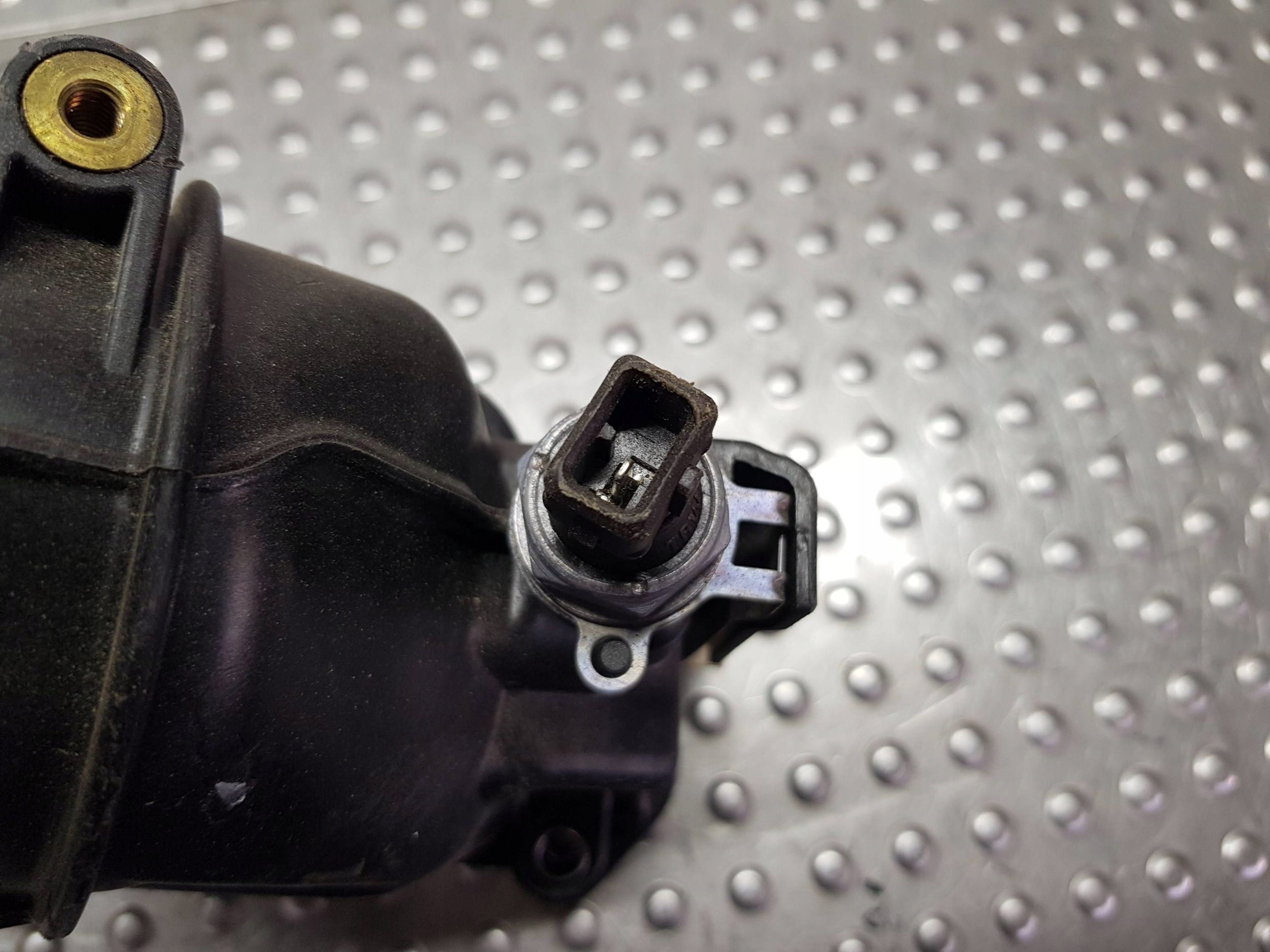 csomag szűrő olaj 7807799 BMW E90 E83 E87 E91 E60 E88 E92 E93 2.0D N47