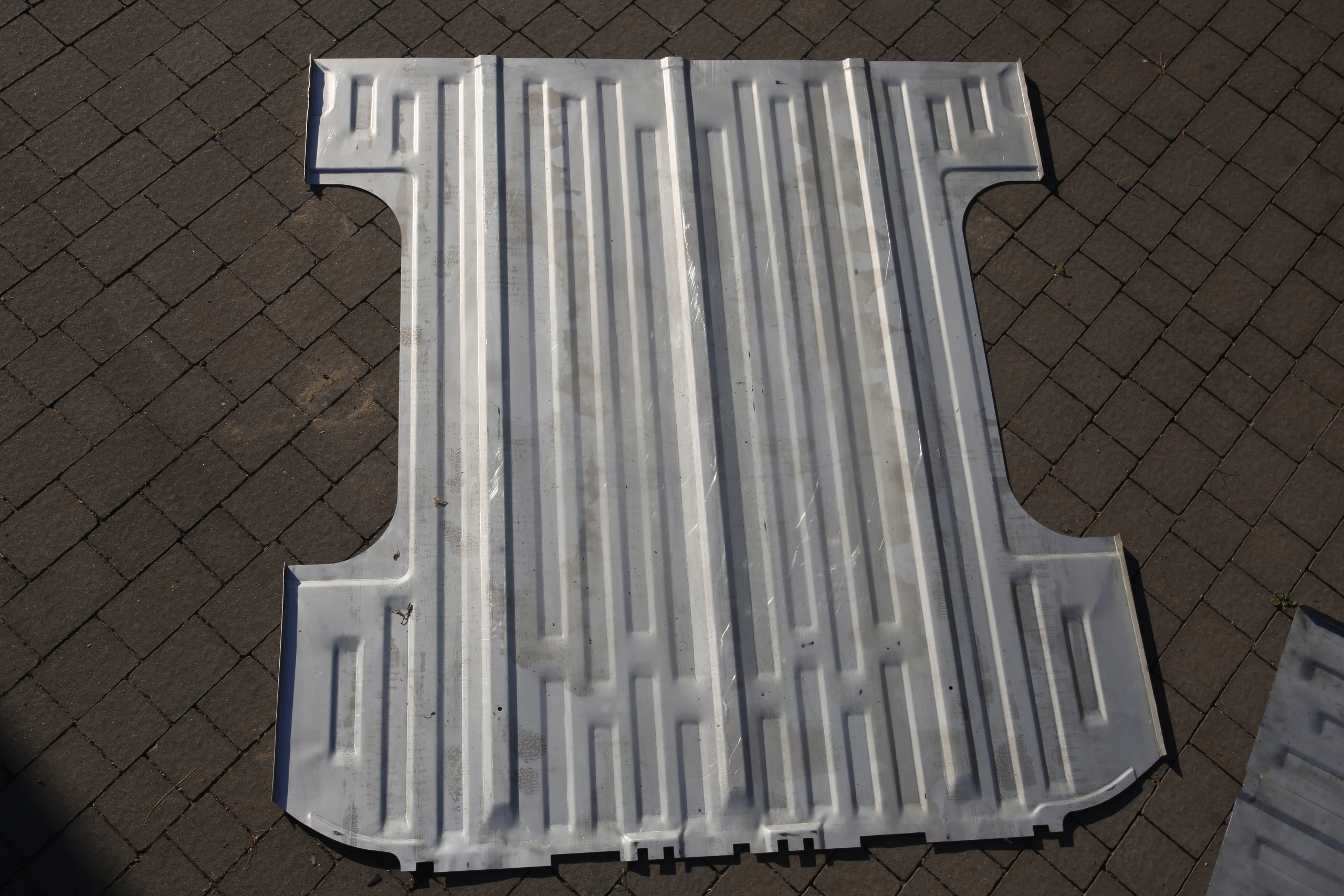 PODLOGA TYL NOWA MET MERCEDES SPRINTER VW LT 95 06 Car type Passenger cars Cargo vans Trucks RVs Buses Undefined