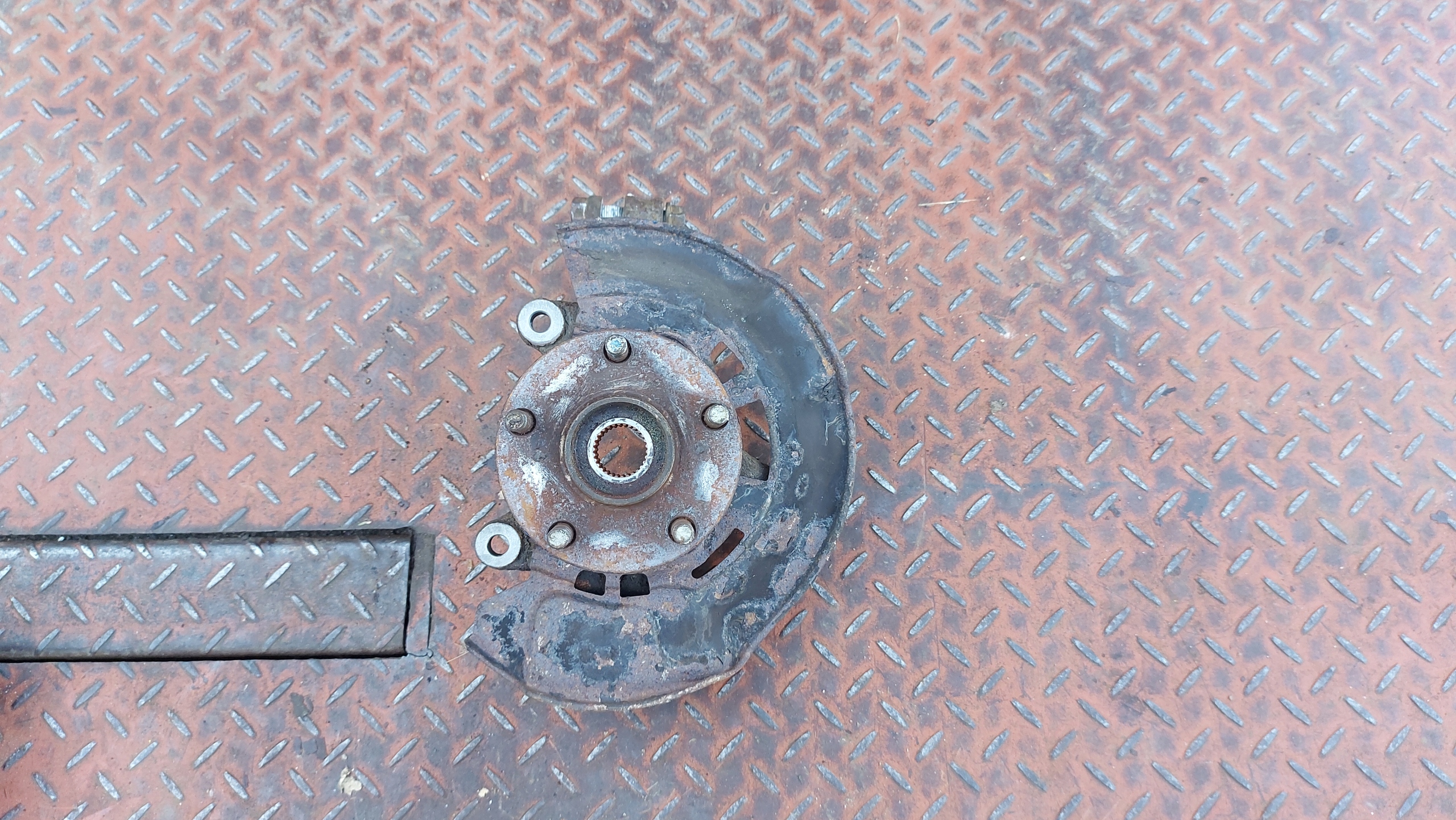 otoč čepu levá levý předek TOYOTA RAV4 III 2,2 177KM 05