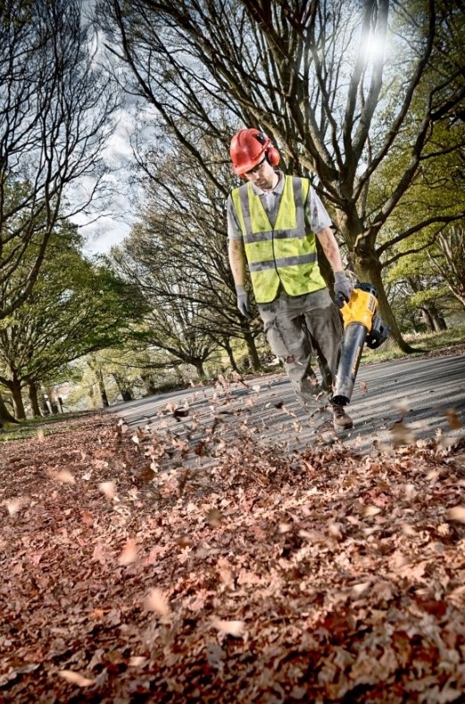 DMUCHAWA AKUMULATOROWA 18V XR 0*AH Kod producenta DCM562PB-QW