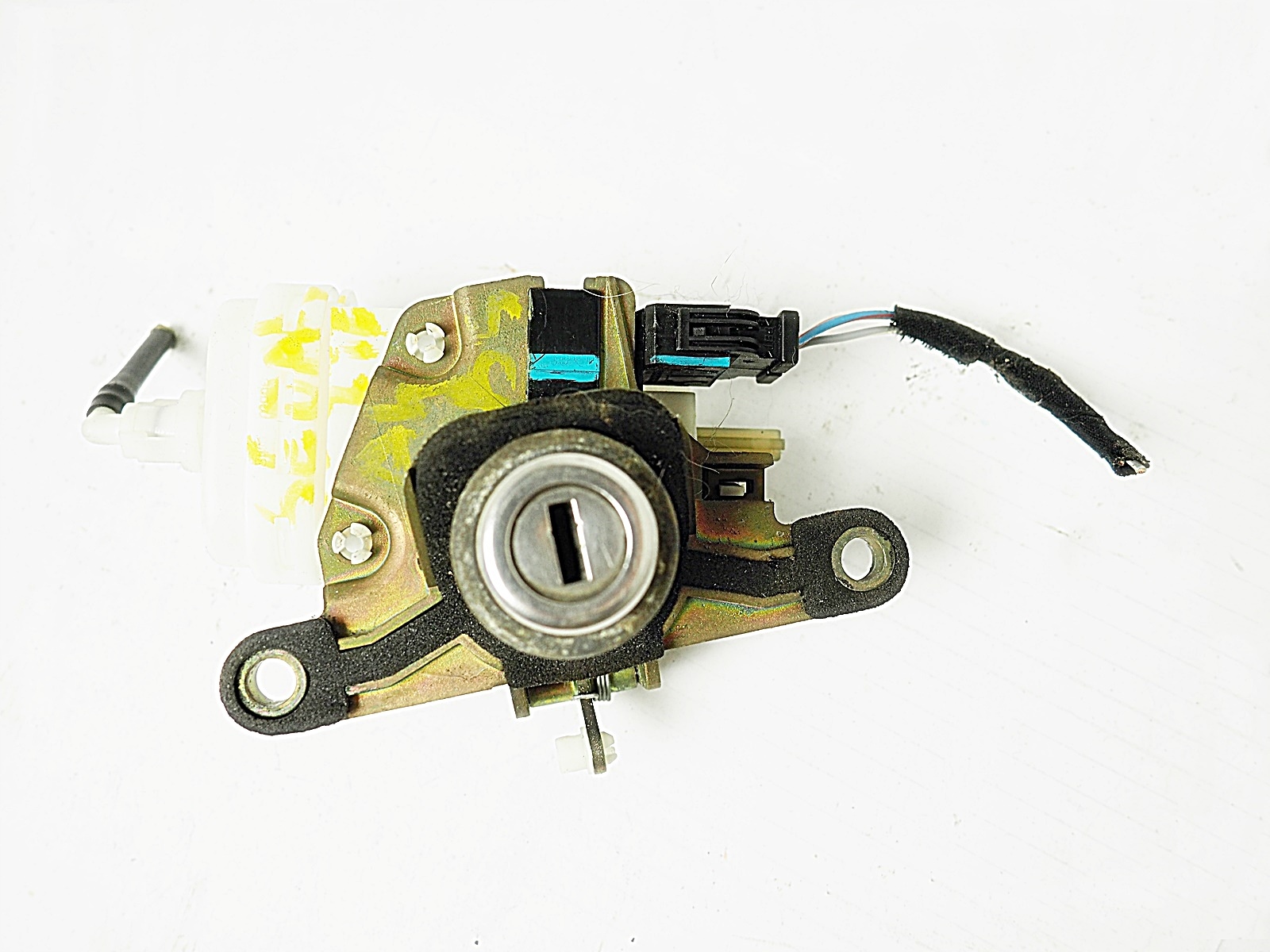 AUDI A4 B5 седан замок вставка заслінки задній 8d0862055