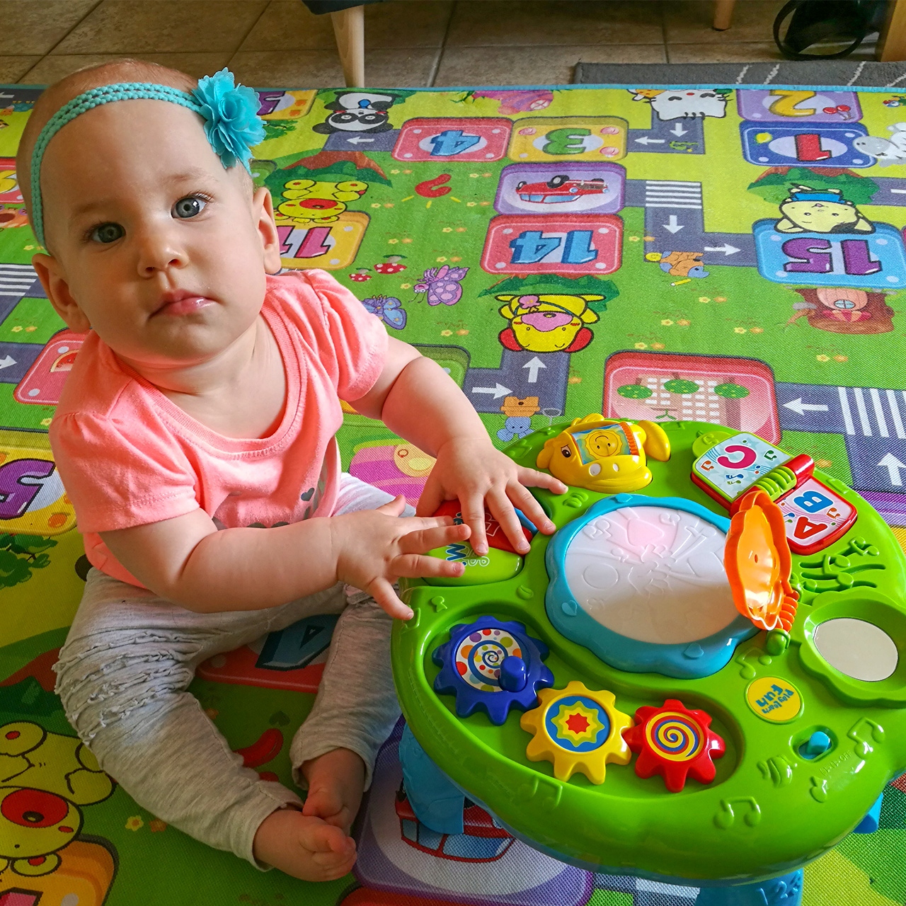 STOLIK EDUKACYJNY INTERAKTYWNY PANEL MUZYCZNY BĘBENEK PIANINKO KOŁA ZĘBATE Baterie 3xAA Brak W Zestawie