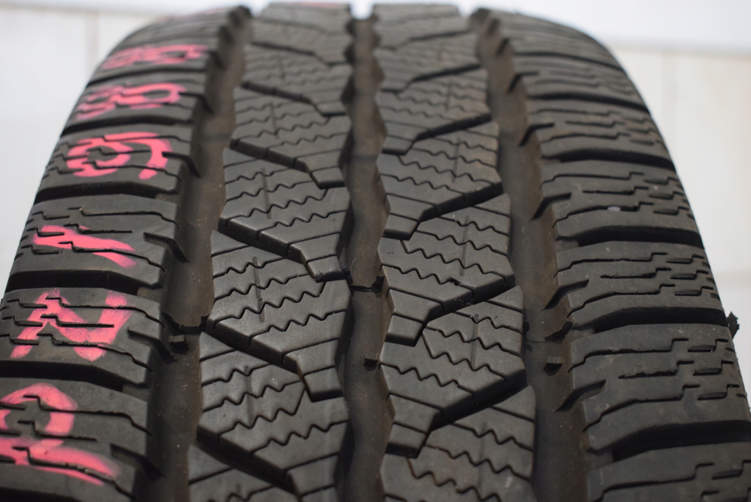 R17C 215/60 Continental VanContact Winter