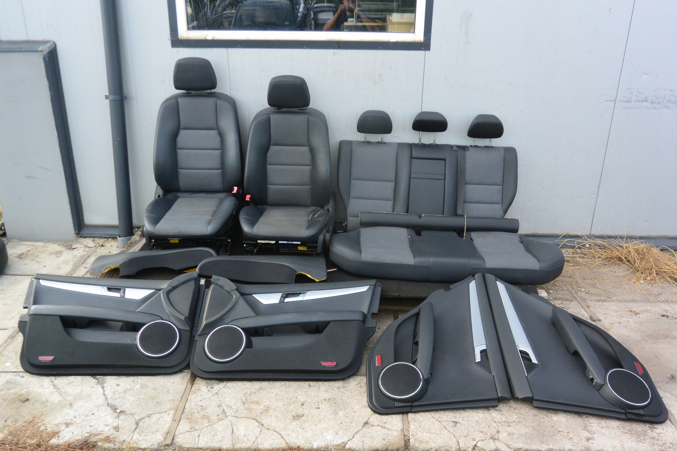MERCEDES W204 BERLINE SIÈGE KPL POL-CUIR, EN CUIR