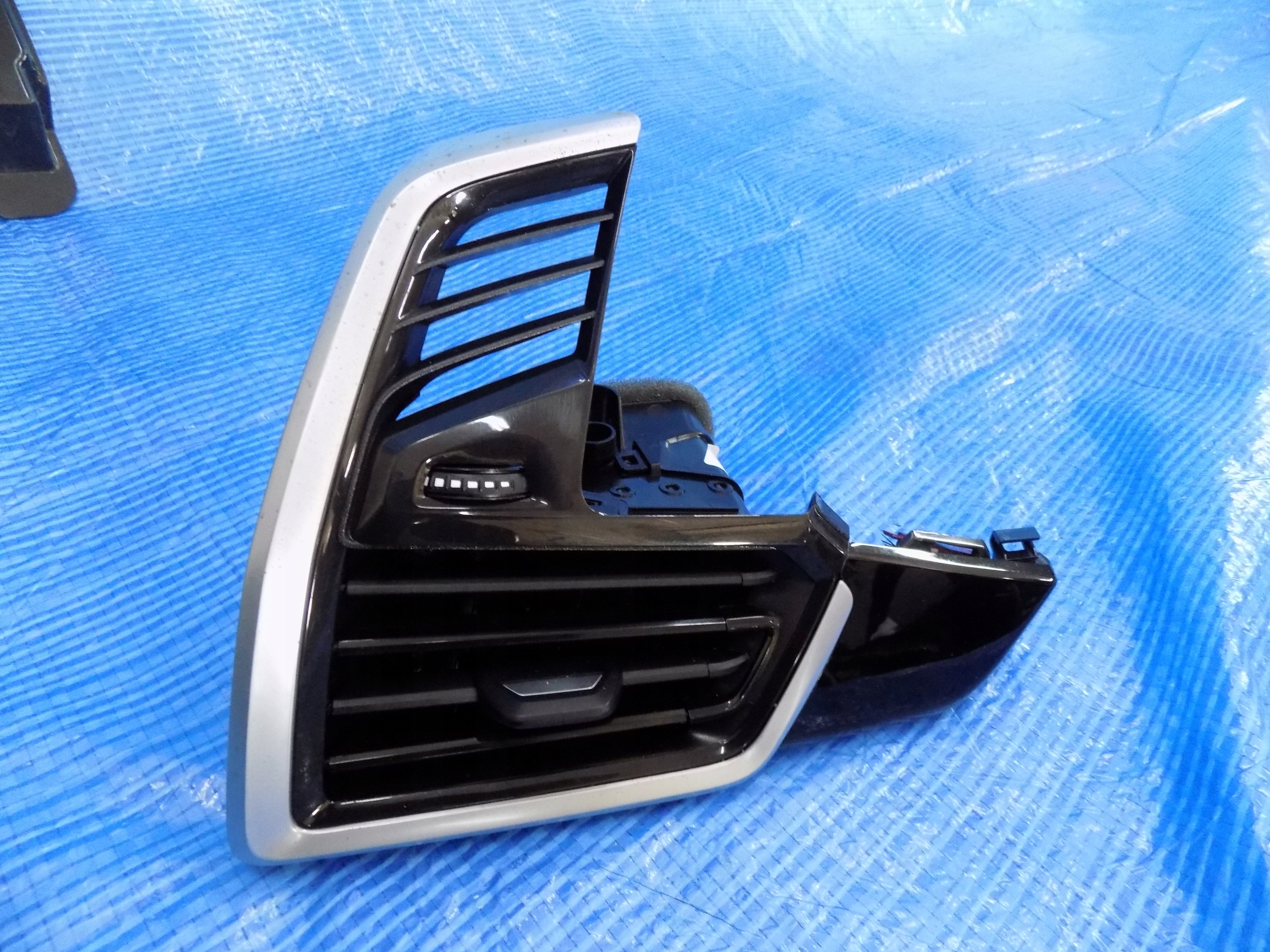 grid air conditioning devices consoles left BMW X5 G05 20R 3,0 45E