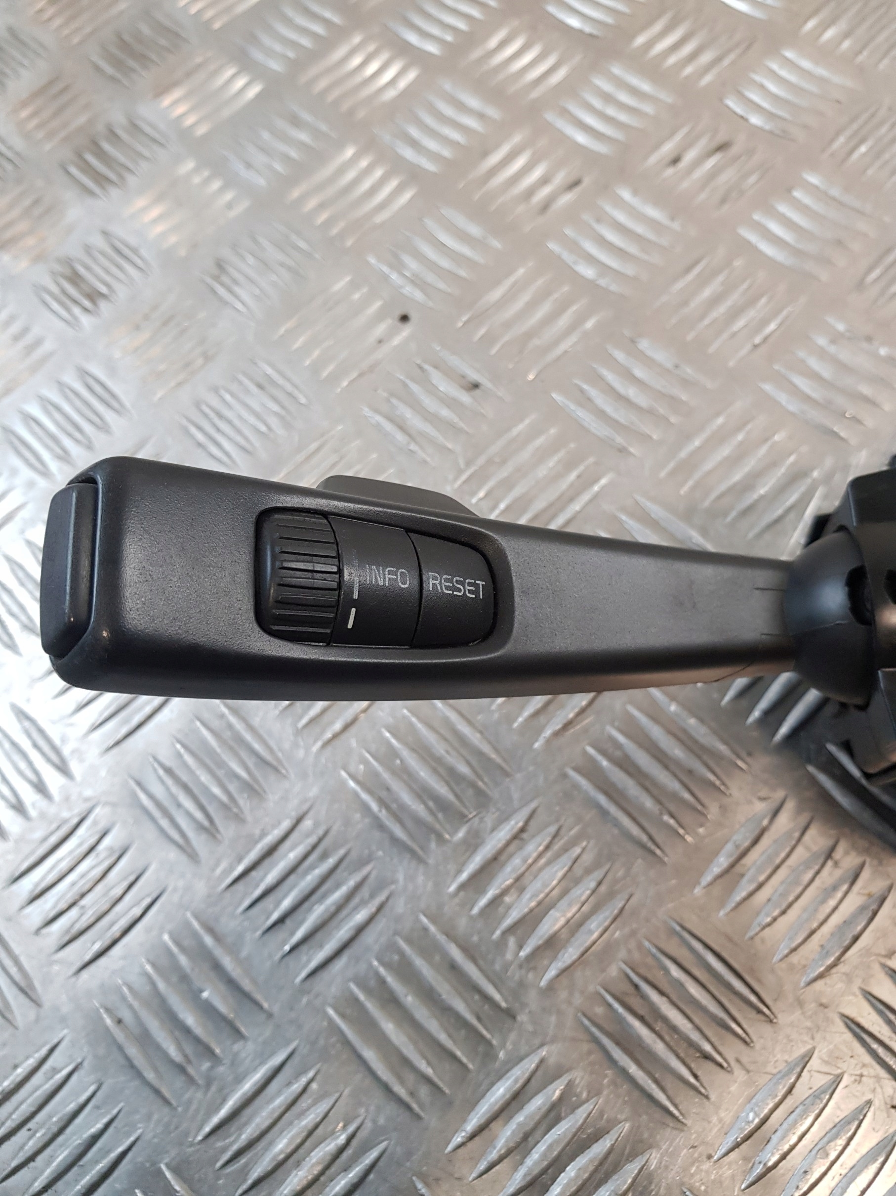 steering wheel levers and controls ring P30772253 VOLVO V50 and 06R
