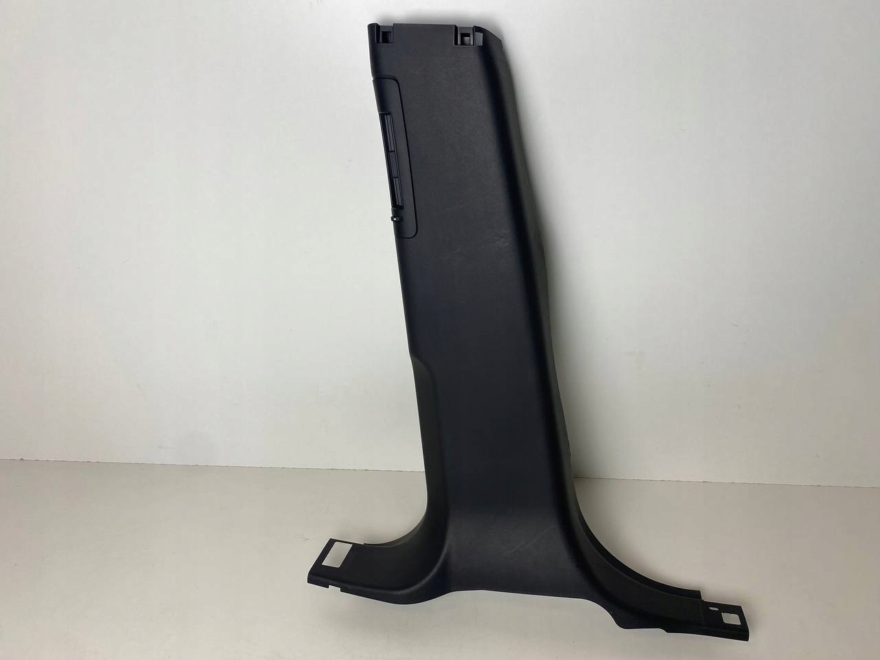 OSŁONA POSZYCIE SŁUPKA LEWE DISCOVERY SPORT L550