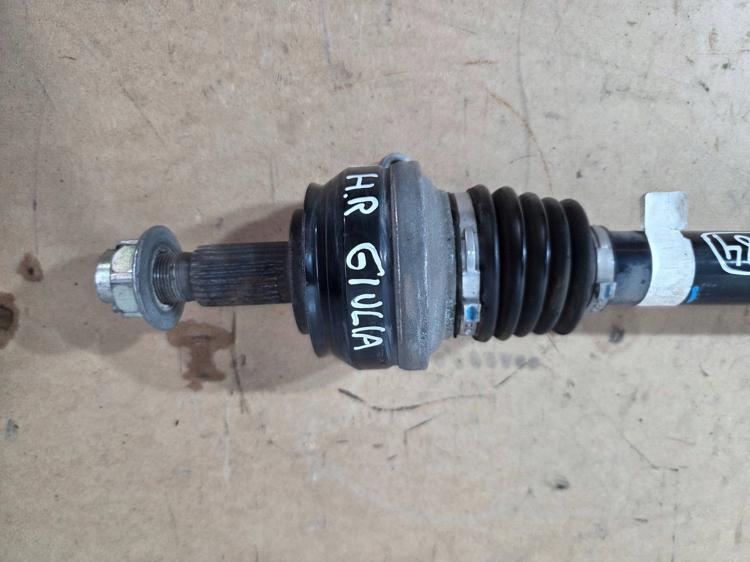 Alfa Romeo Giulia 2,2D semi-axis rear right (P784)