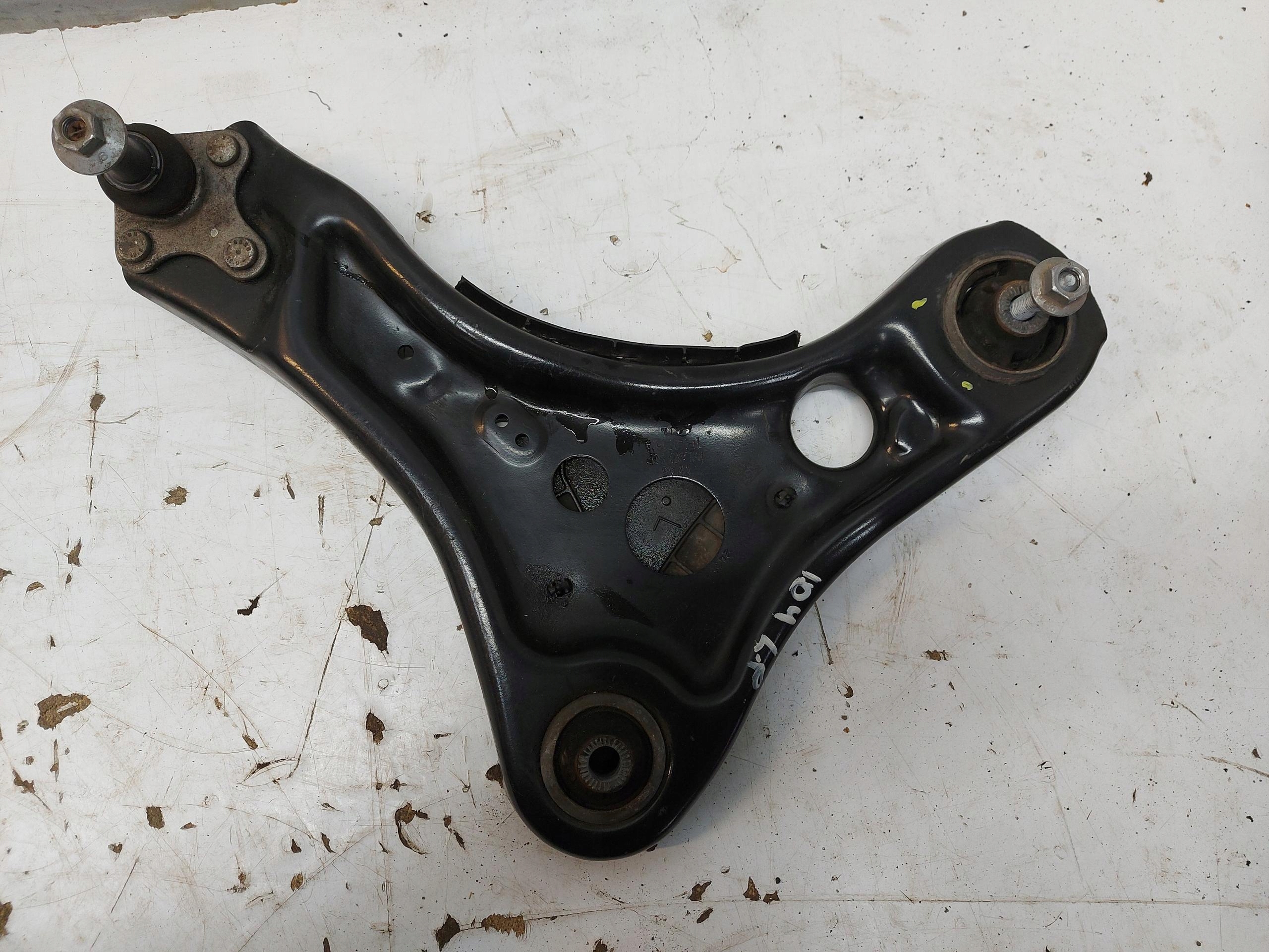 VW ID4 11A , 2024r SUV 5D arm left front 11A407151A