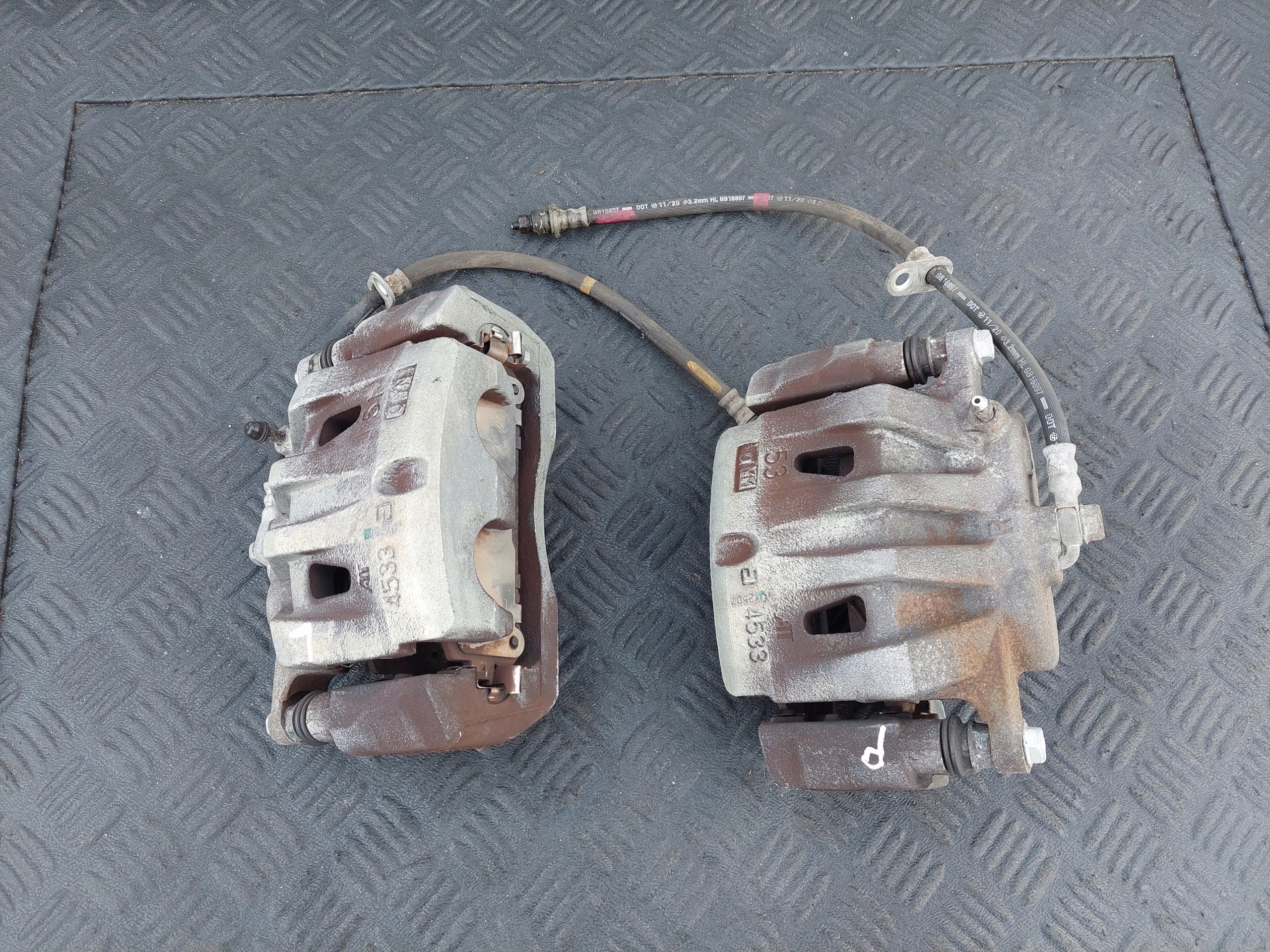 caliper front front left right LEXUS ES VII 7 300 H 2.5