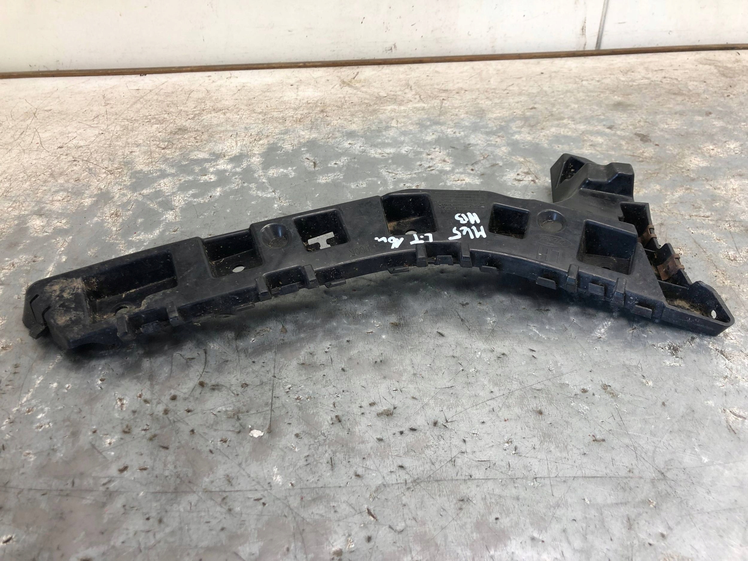 bumper bracket left rear part FORD MONDEO MK5 HB DS73-17A882-B