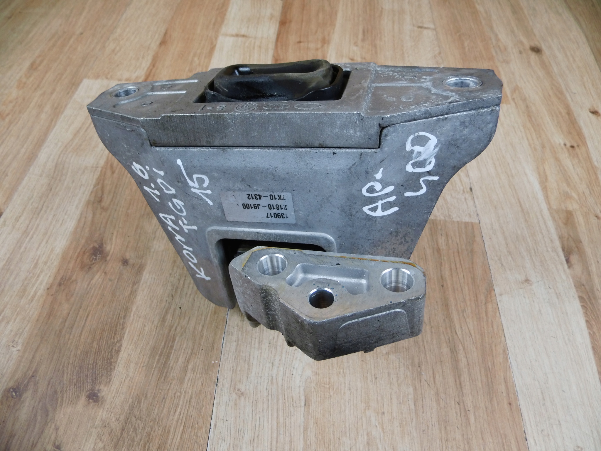 Kia Ceed III 1.6 T-GDI Support Support plaque Console 21812J7200 21825G4200