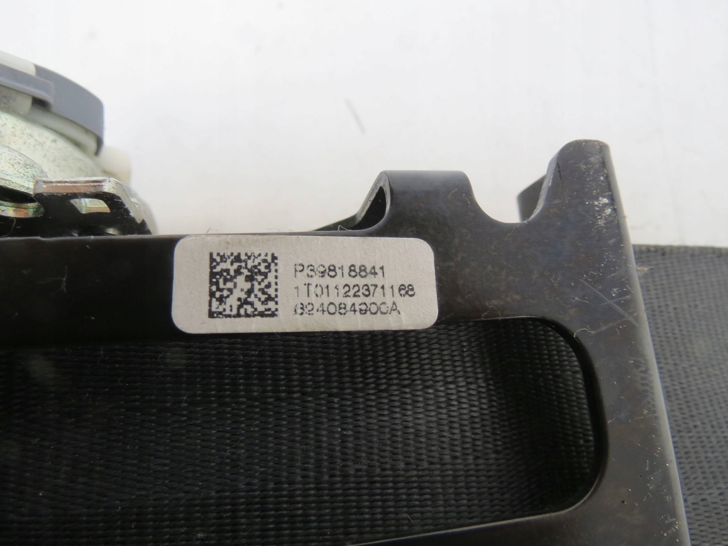 seat belt left front VOLVO S60 2.0 V60 39818841