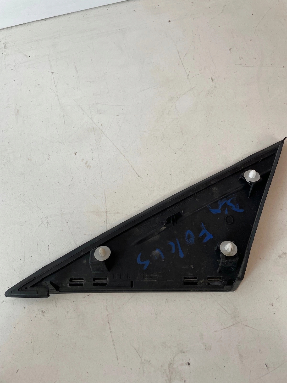 Couvre trojkat de couverture Aile Droite Avant Ford Focus MK3