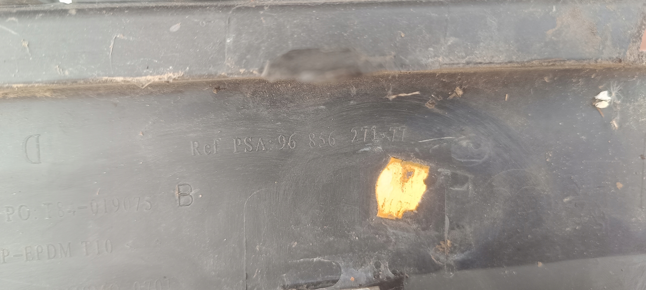 Peugeot 5008 grid of a bumper right front front 9685627177