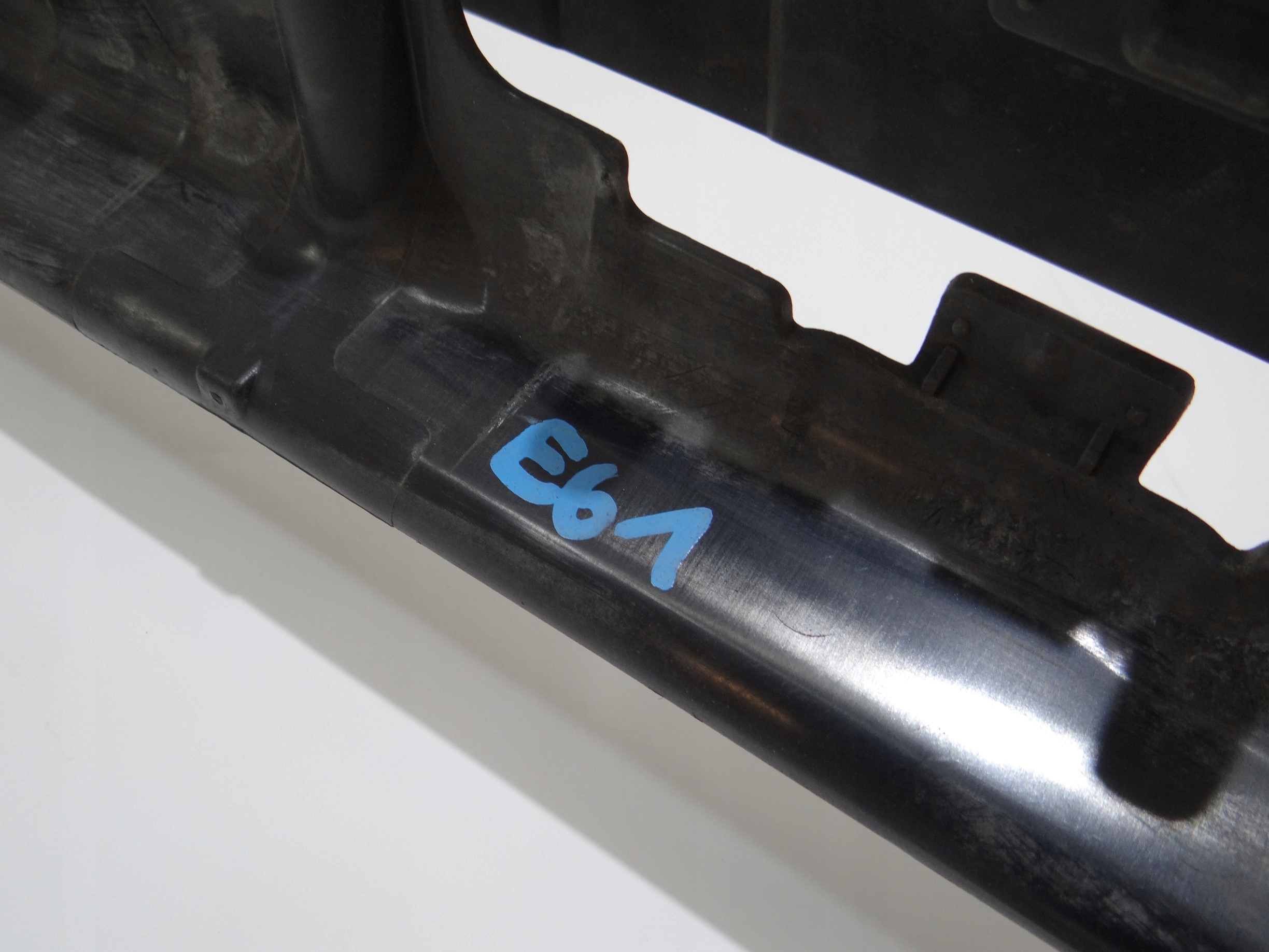 bumper bracket central rear part BMW E61 OE 7060797 (4647731)