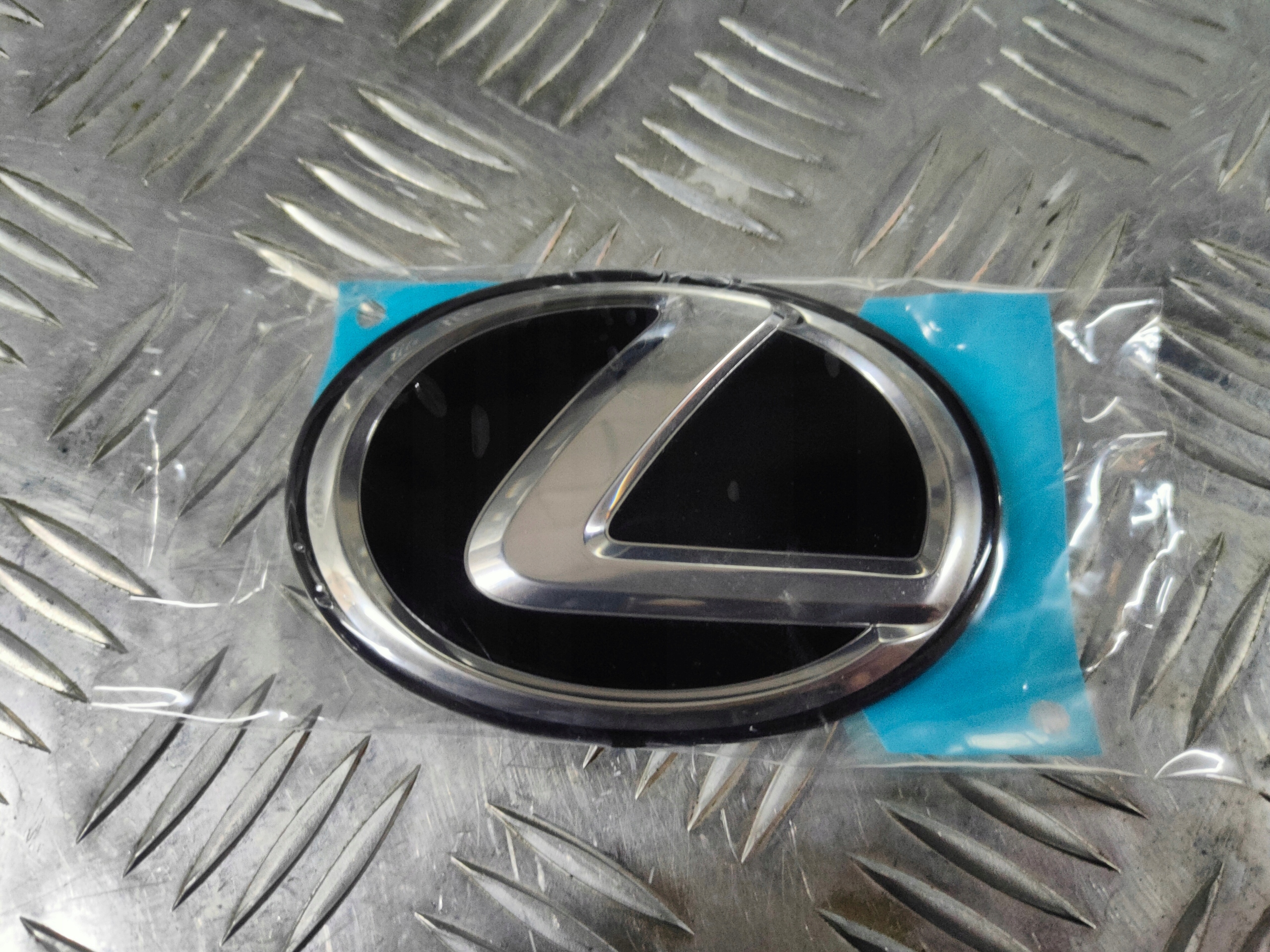 LEXUS LC LC500 LC500H LOGO KLAPY EMBLEMAT