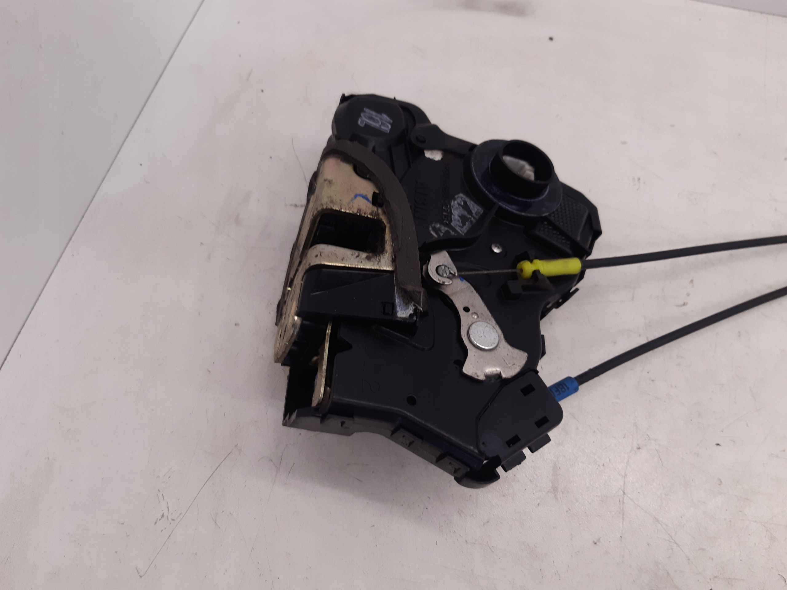 lock left front 2 PIN Toyota Avensis T25