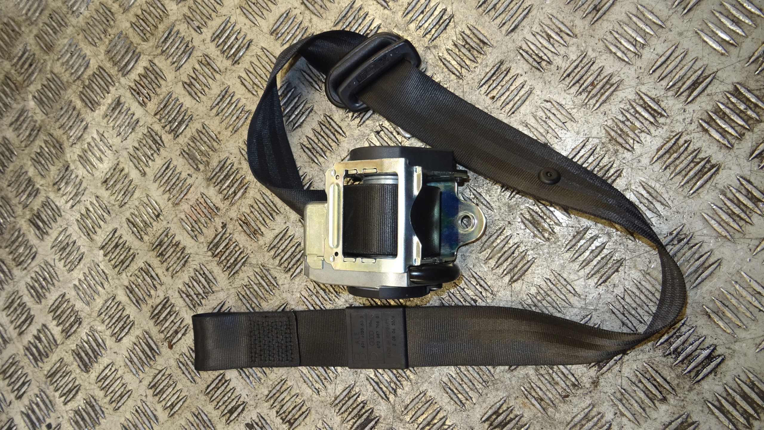 Audi A3 8P 3D tension belt right front 8P3857706B