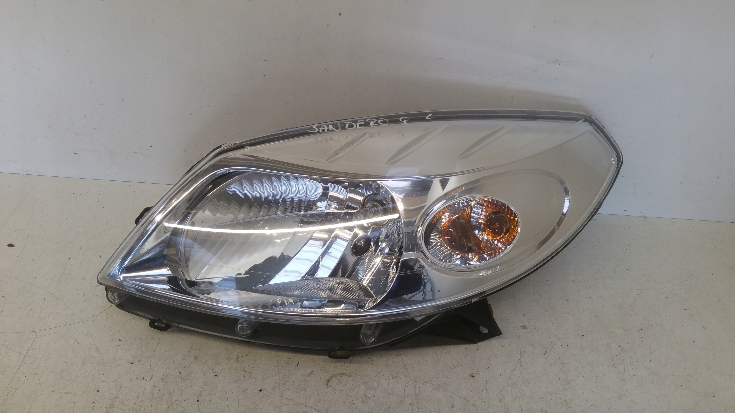 light left front 8200733878 Dacia Sandero