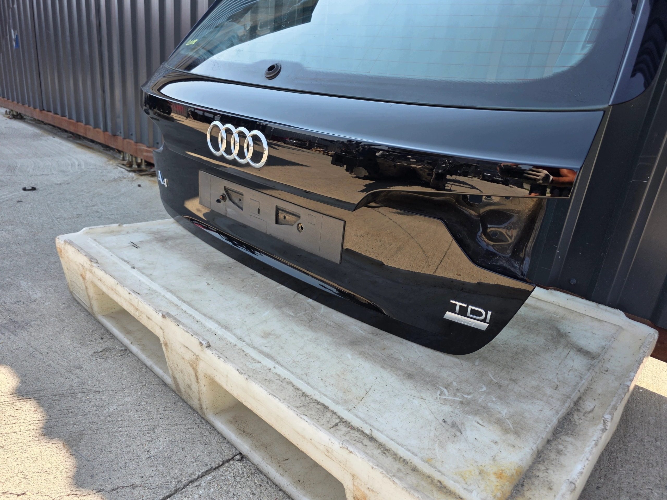 boot door rear AUDI A4 B9 AVANT KOMBI LY9B original !!!