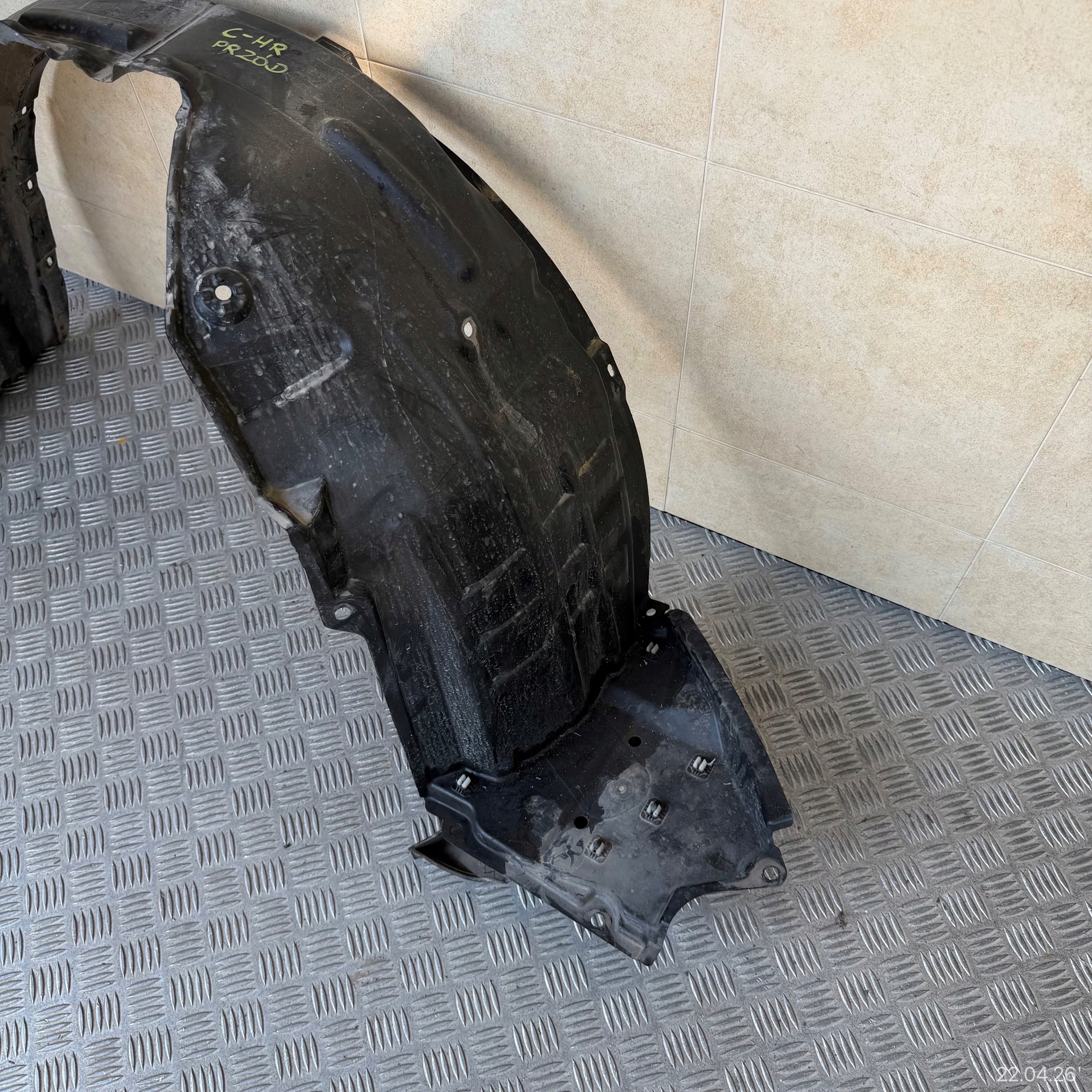 mudguard front left TOYOTA C-HR CHR II 2024 ROK