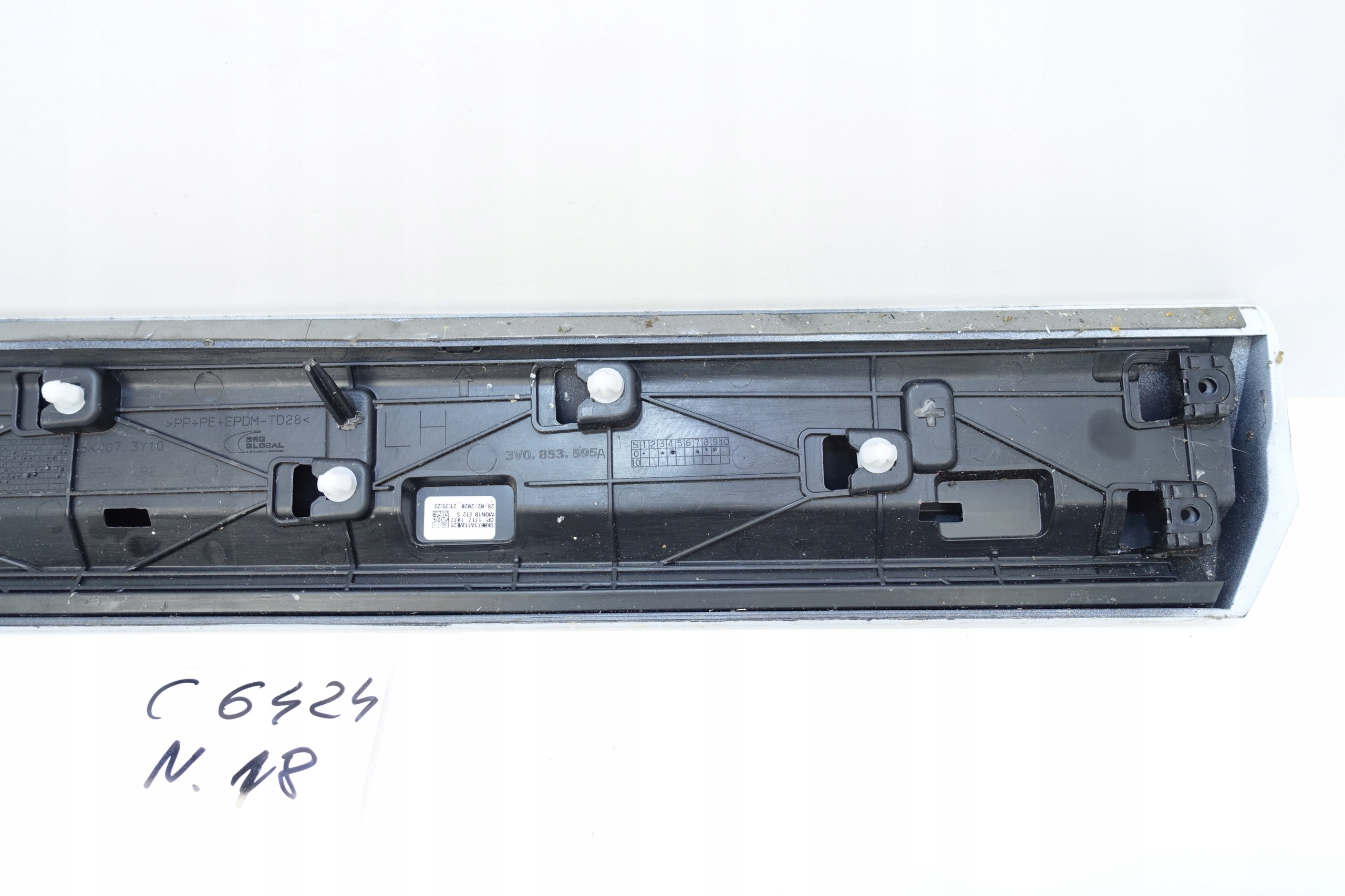 moulding door left rear part SKODA SUPERB III 3V0