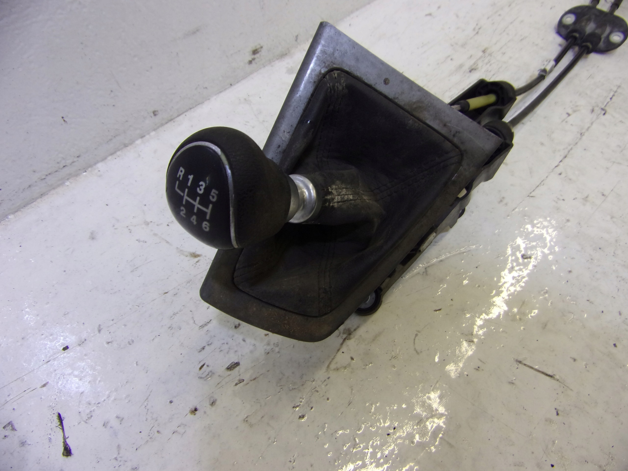 trim changes of the gear FORD FOCUS MK3 BV6R7E395GA