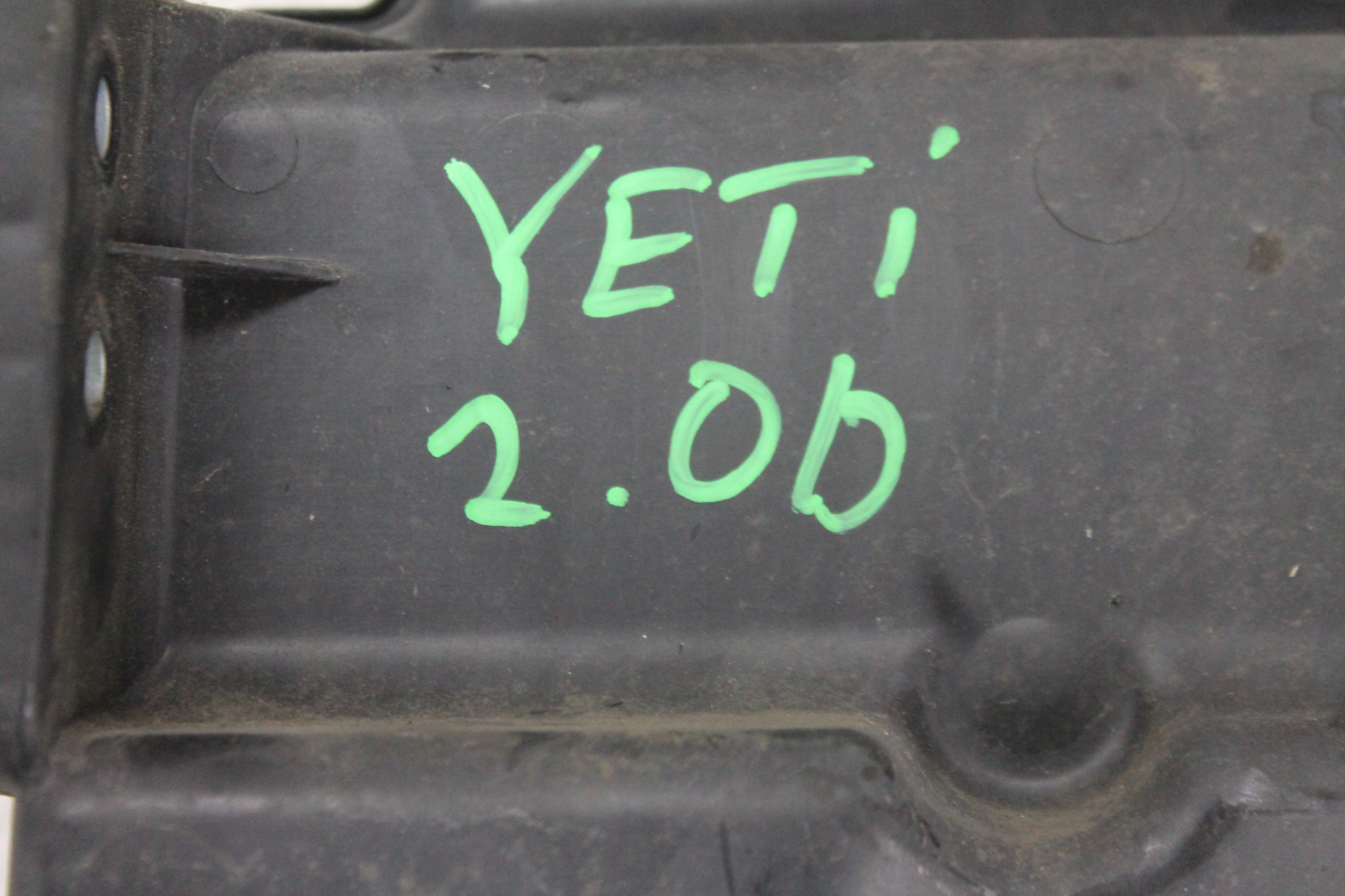 washer fluid tank 1K0955453S YETI 09-12