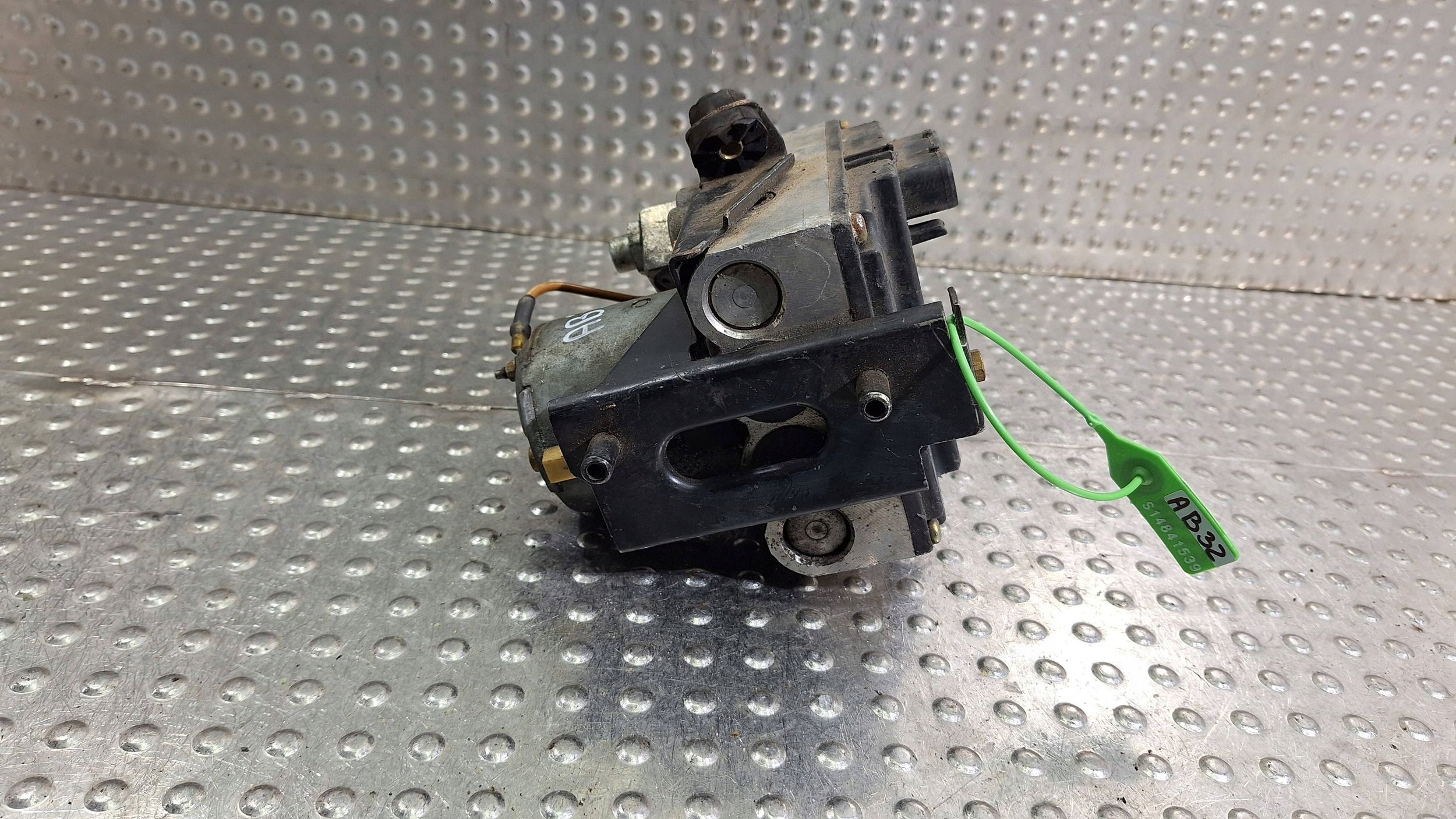 pump control unit ABS 0265217000 1090910 BMW E36 E38 E39 E46